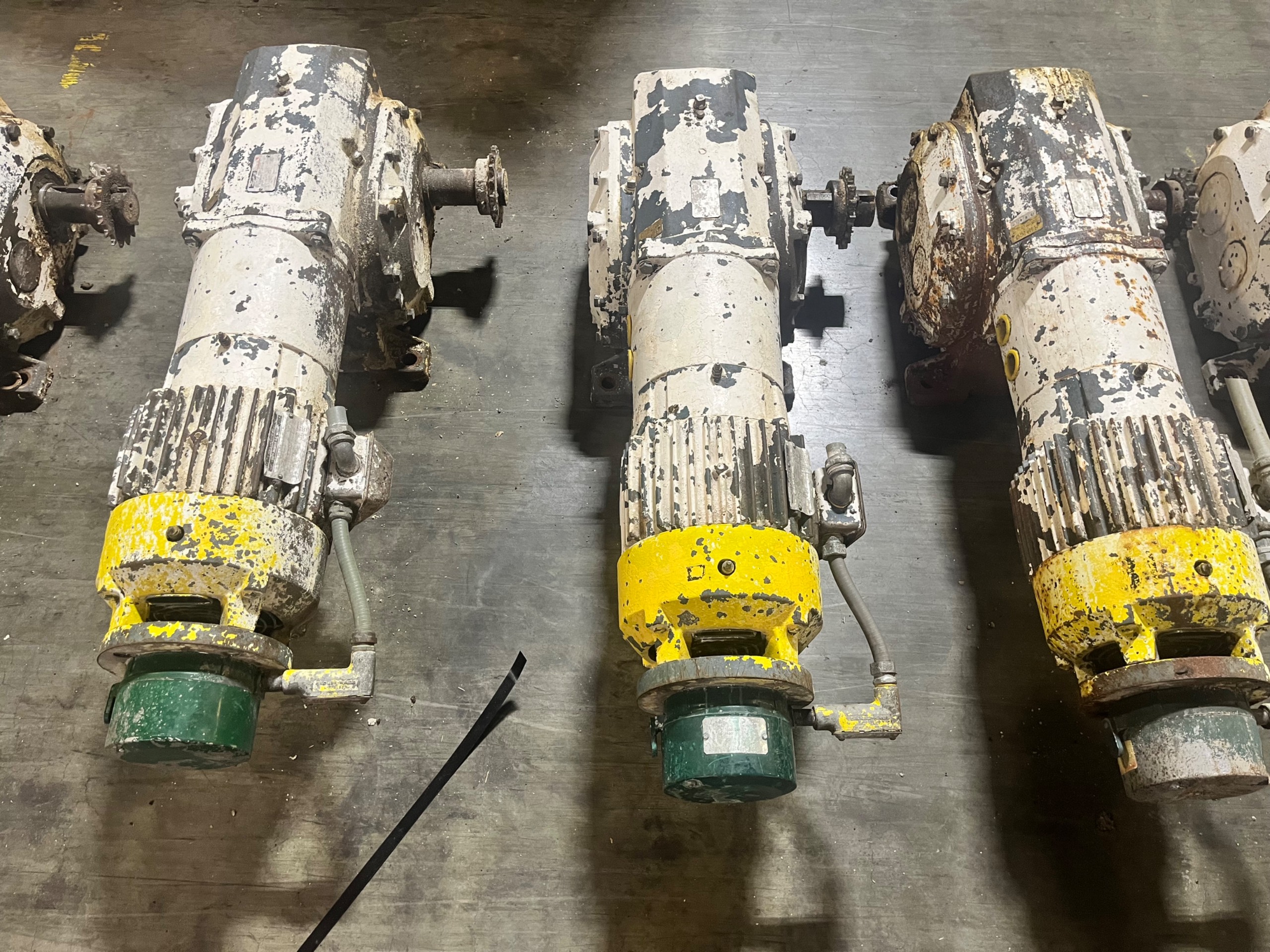 QTY 3: RELIANCE 213CG40A GEARMOTOR - undefined