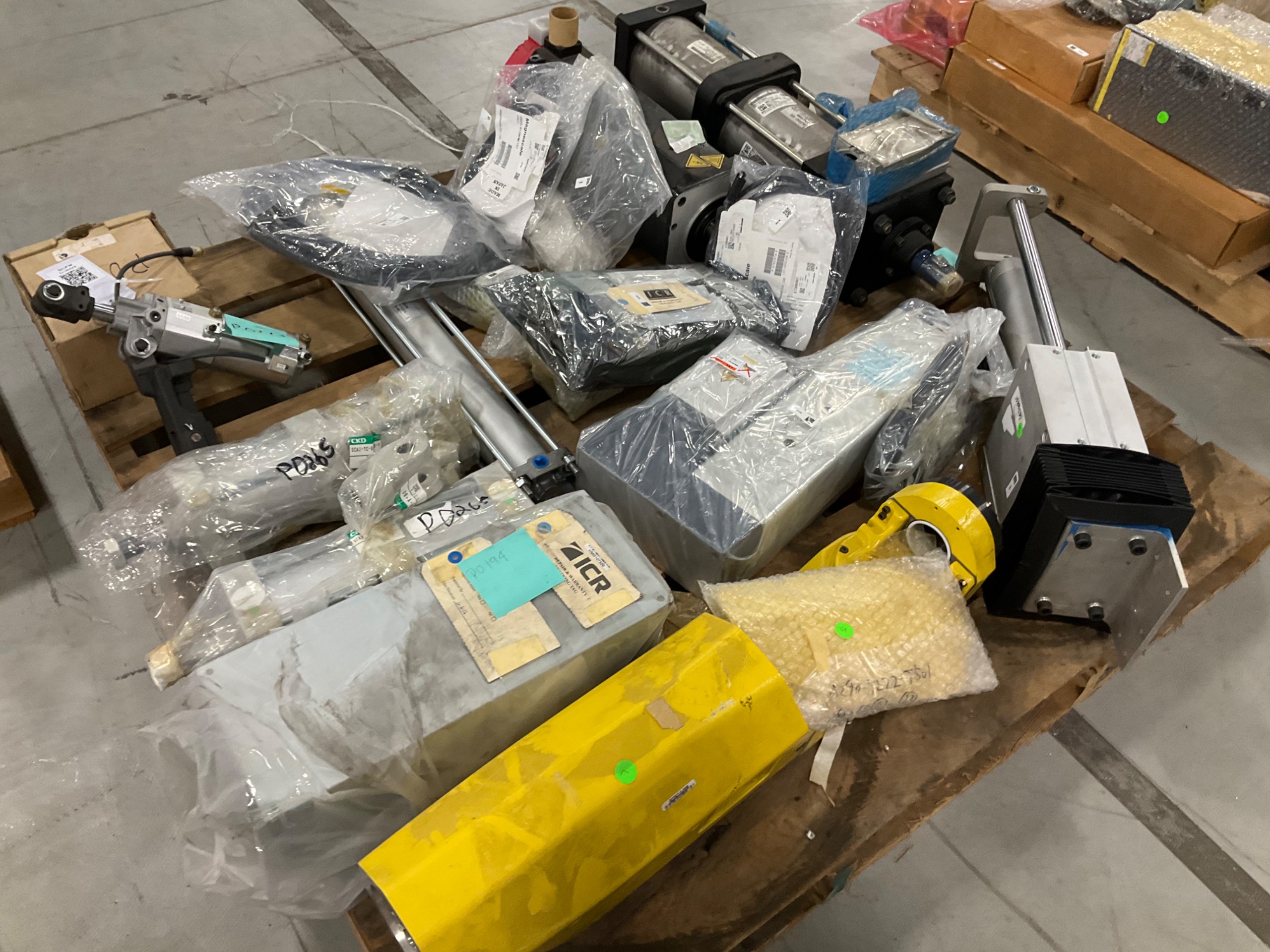 BULK LIST OF HYDRAULIC & PNEUMATIC CYLINDERS - undefined