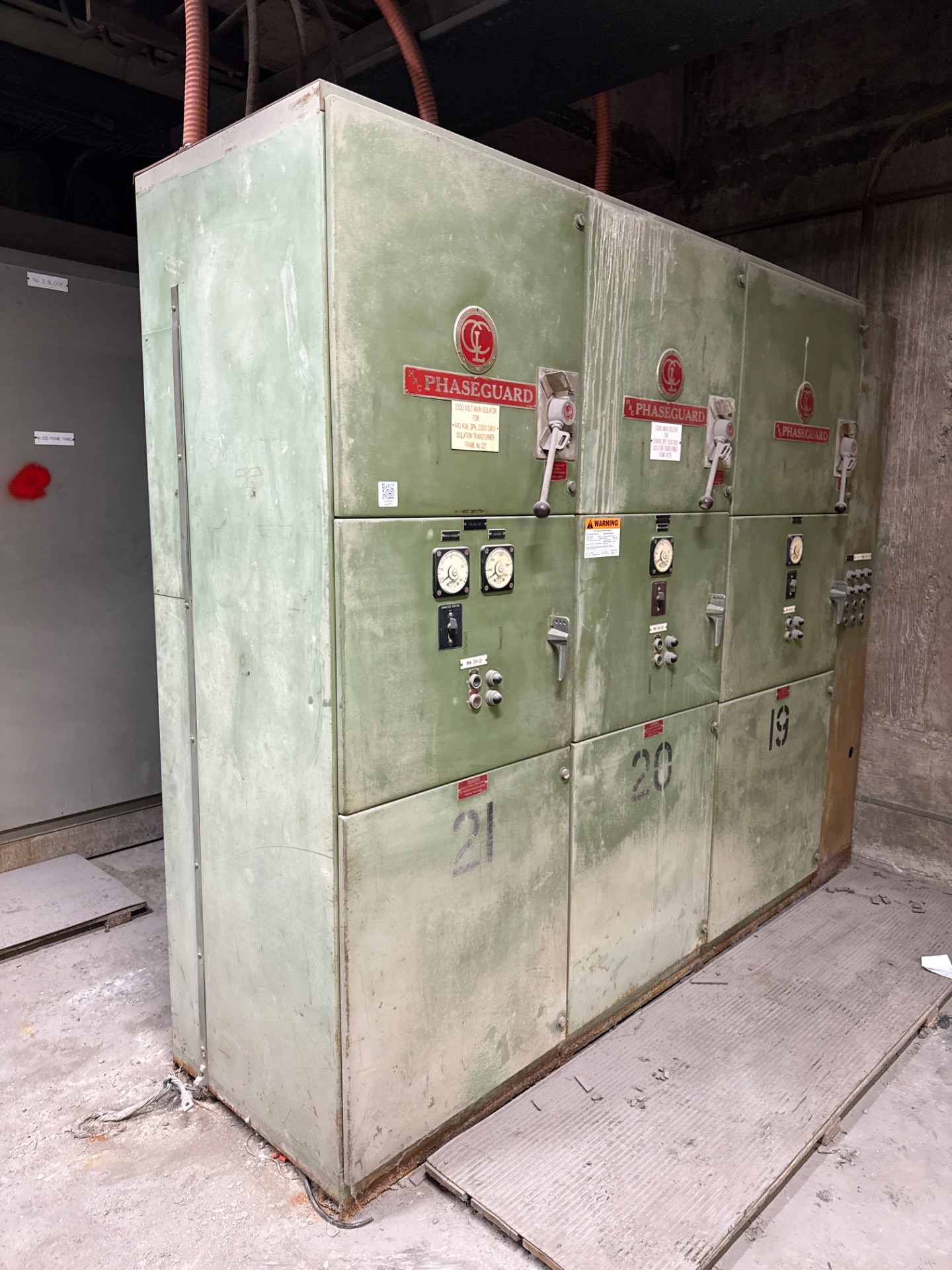 BULK QTY OF CANADIAN CONTROLLERS PHASEGUARD SWITCHGEAR - undefined