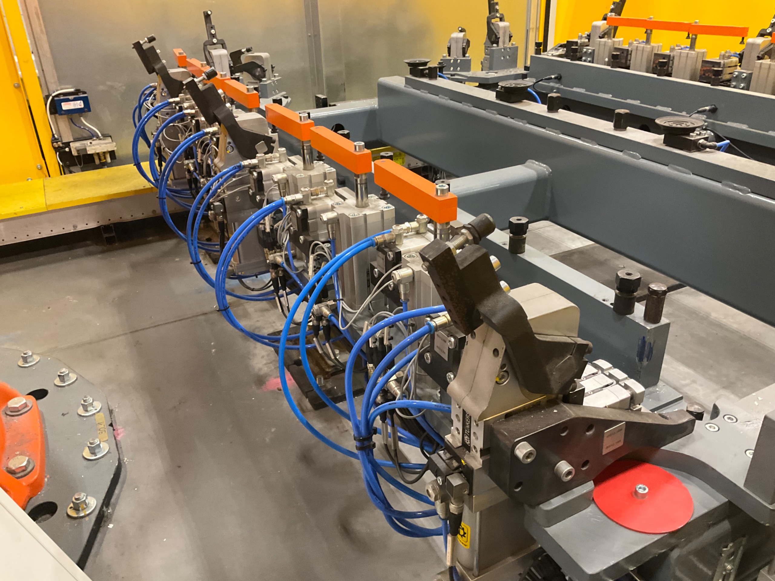 ROBOTIC CLAMPING FIXTURE TABLE - undefined