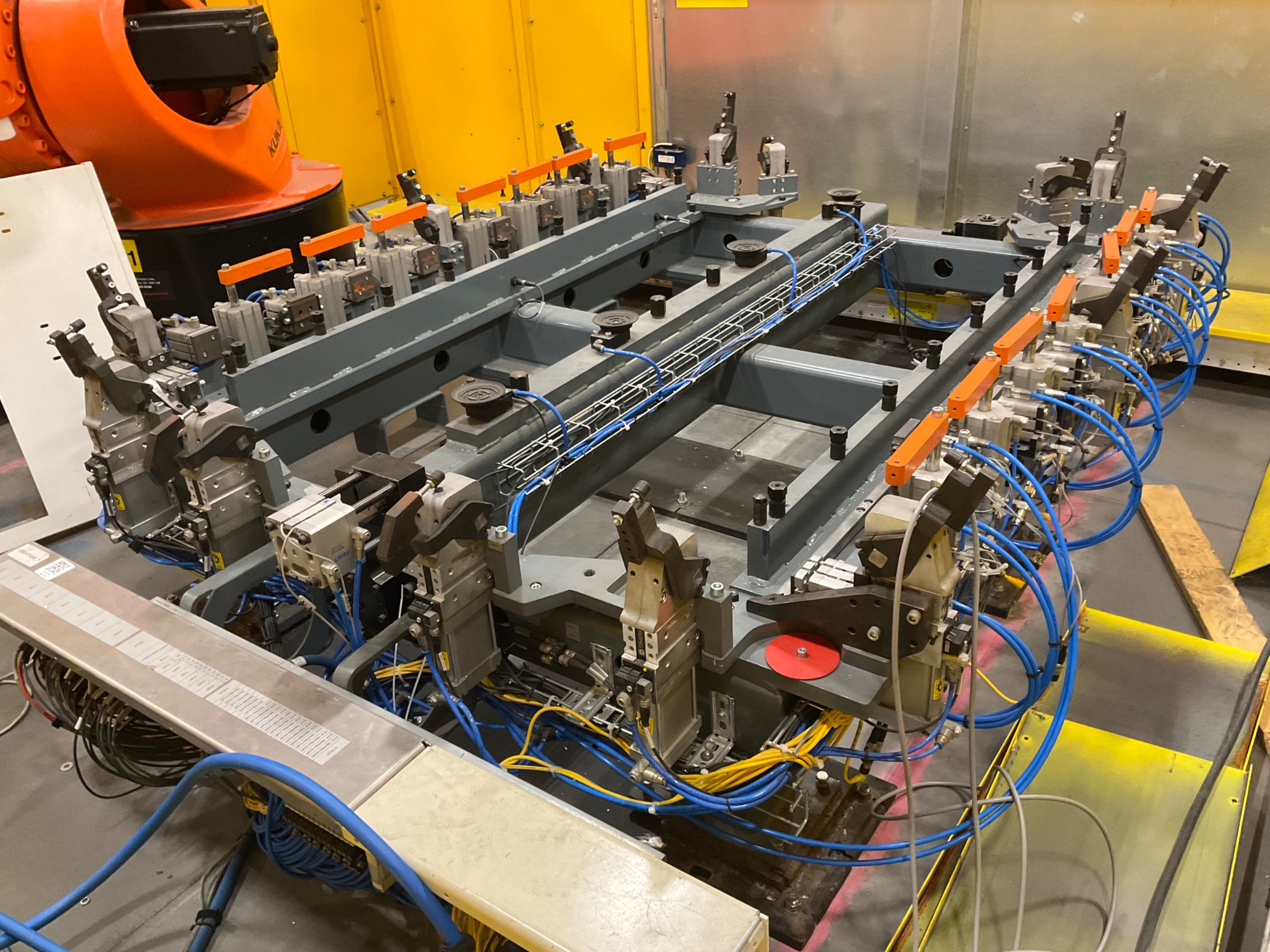 ROBOTIC CLAMPING FIXTURE TABLE - undefined