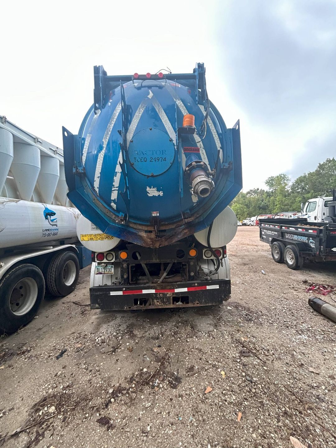 2004 STERLING L9500 SERIES HYDRO EXCAVATOR TRUCK - undefined