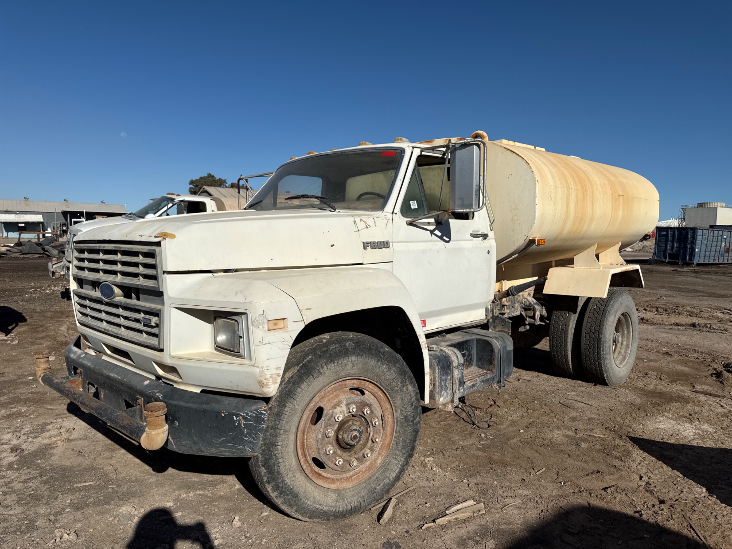 1987 FORD F800 TANKER TRUCK - undefined