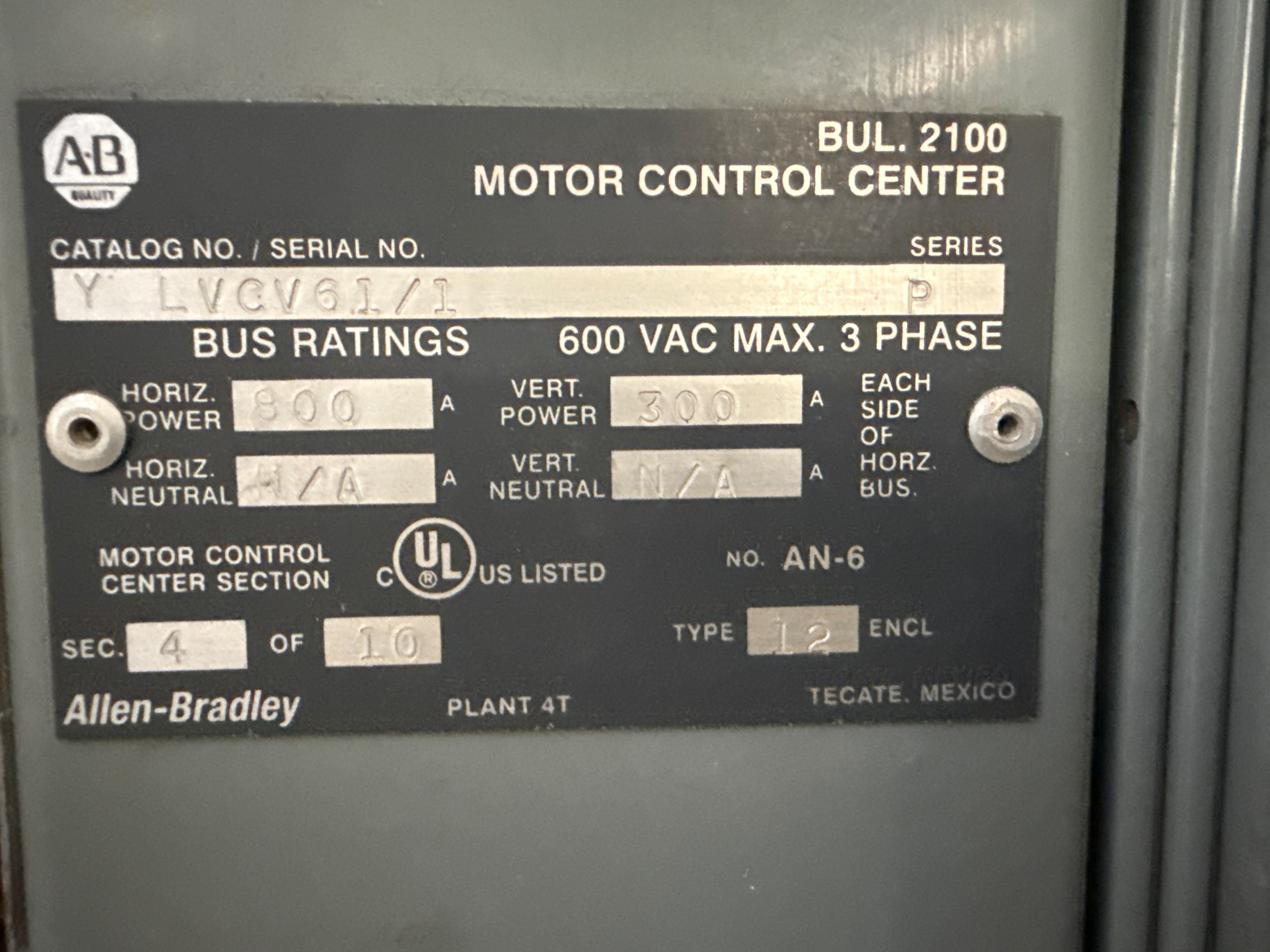 BULK QTY OF ALLEN BRADLEY 2100 CENTERLINE MCC, 10 SECTIONS - undefined