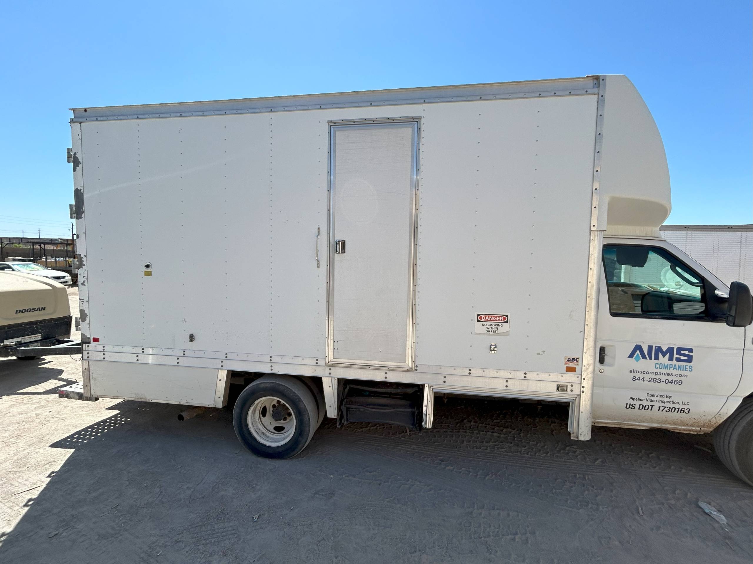 2011 FORD E-450 BOX TRUCK - undefined