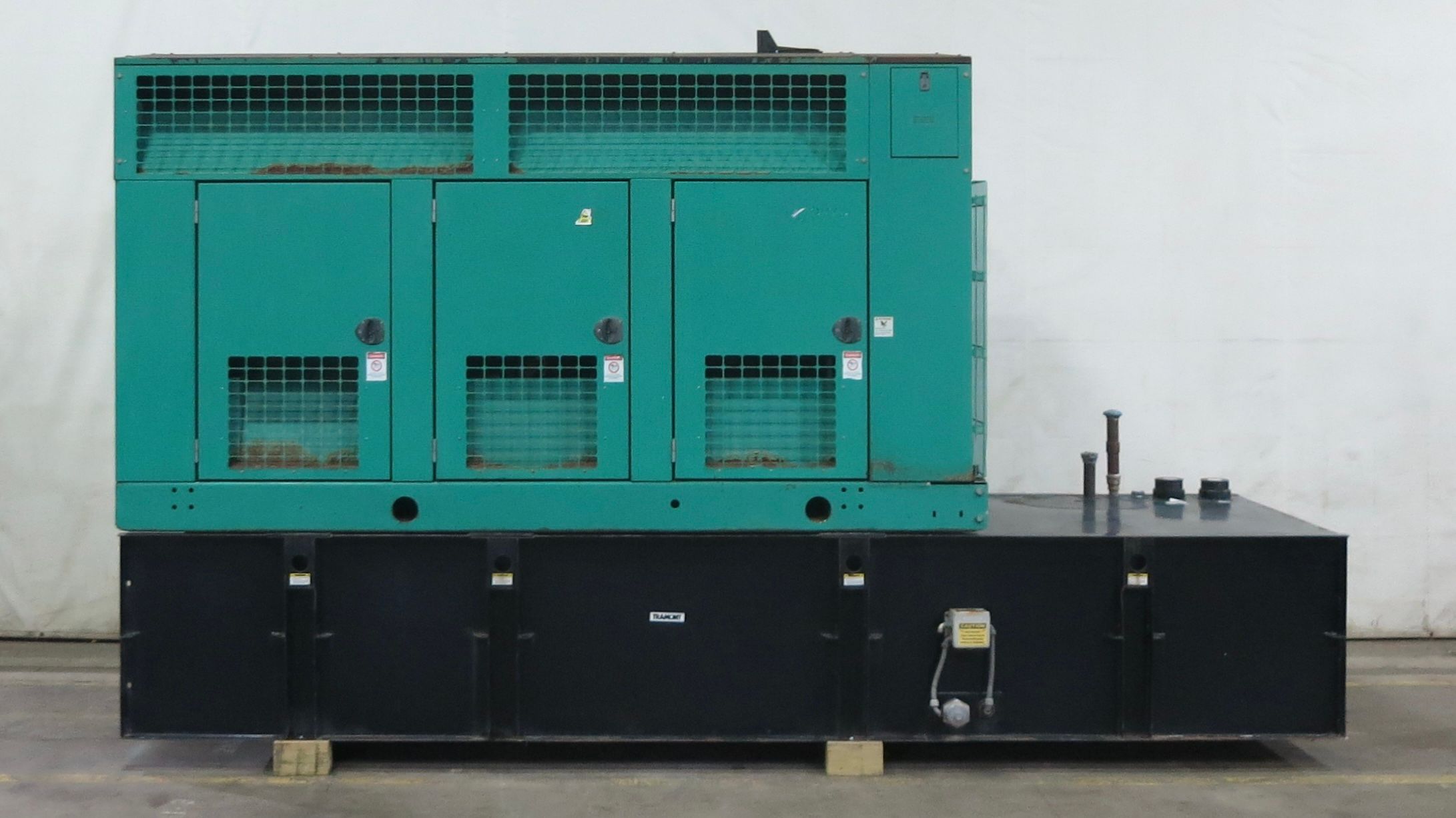 CUMMINS DFEK 500 KW DIESEL GENERATOR, QSX15-G9 ENGINE, 887 HRS, YR 2003 - CSDG# 4777 - undefined