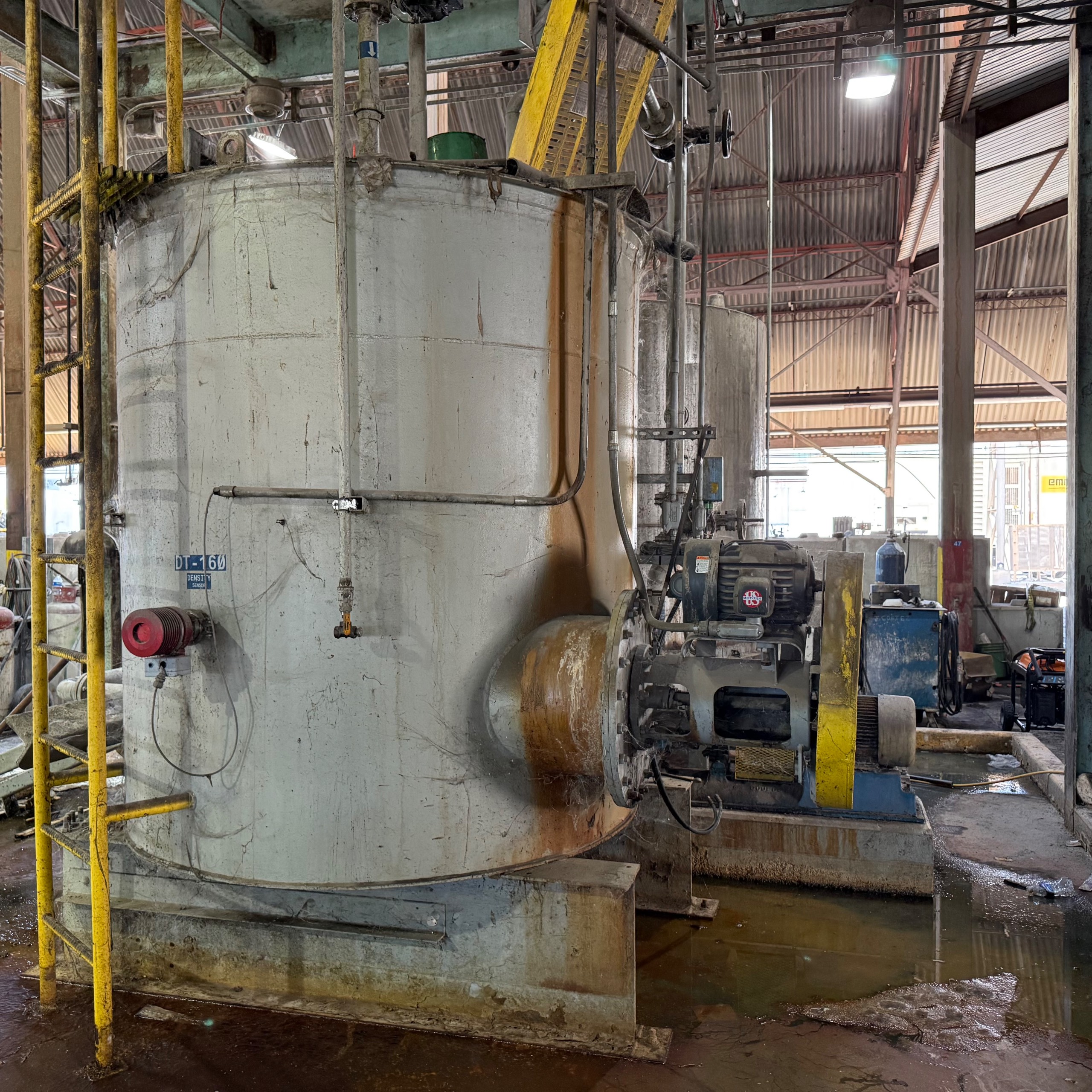 QTY 2: STAINLESS STEEL TANKS - undefined