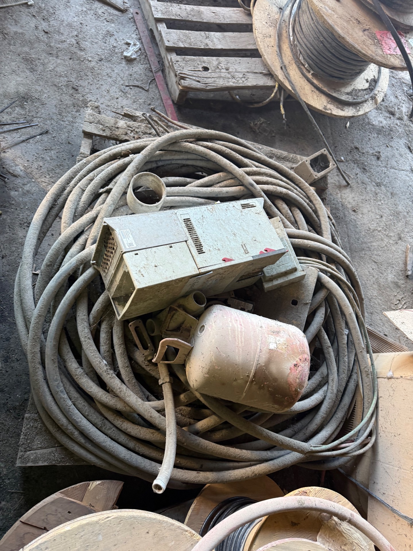 BULK QTY OF WIRE - undefined