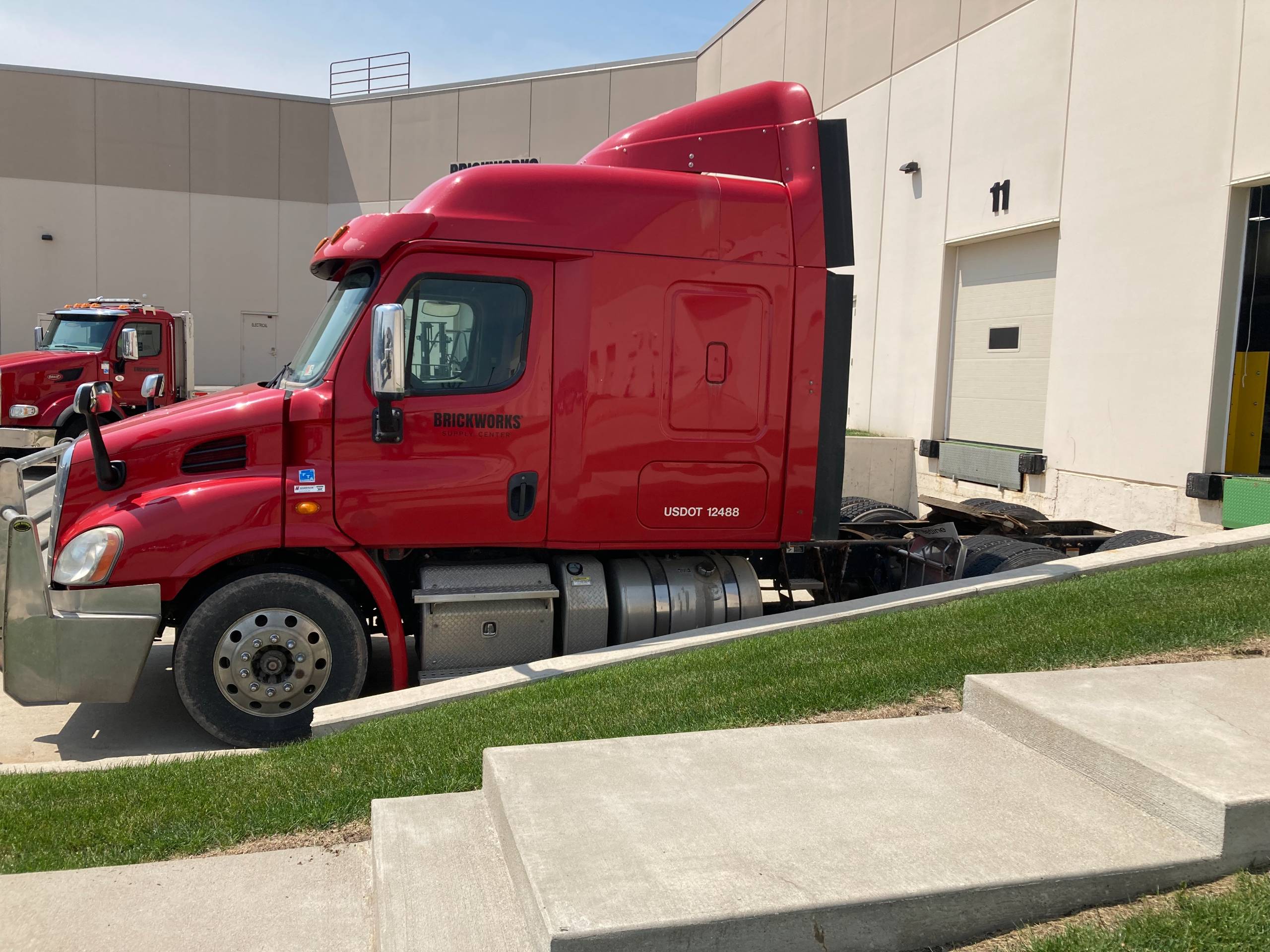 2013 FREIGHTLINER CASCADIA TRACTOR TRUCK - undefined
