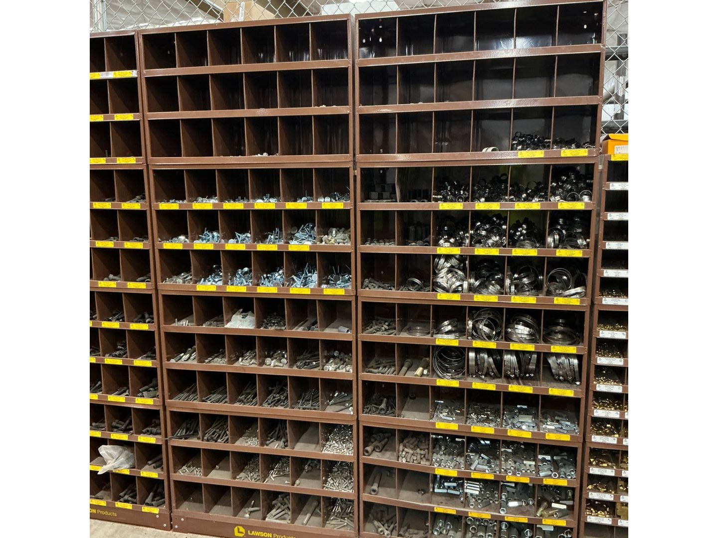 BULK QTY OF INDUSTRIAL FASTENERS - undefined