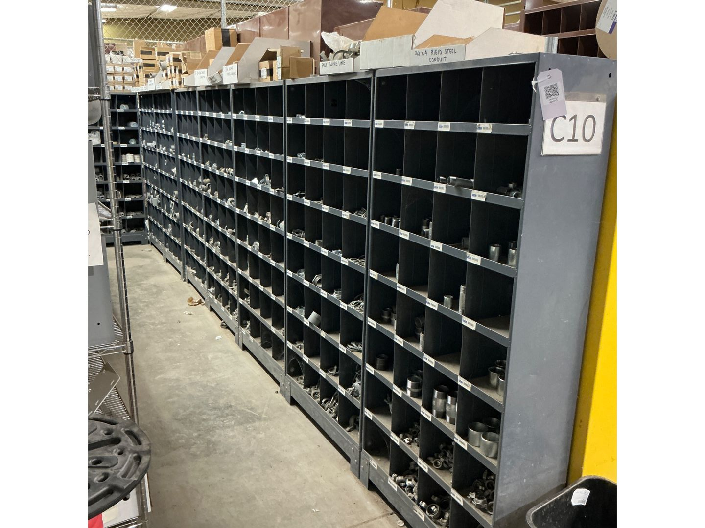 BULK QTY OF INDUSTRIAL FASTENERS - undefined