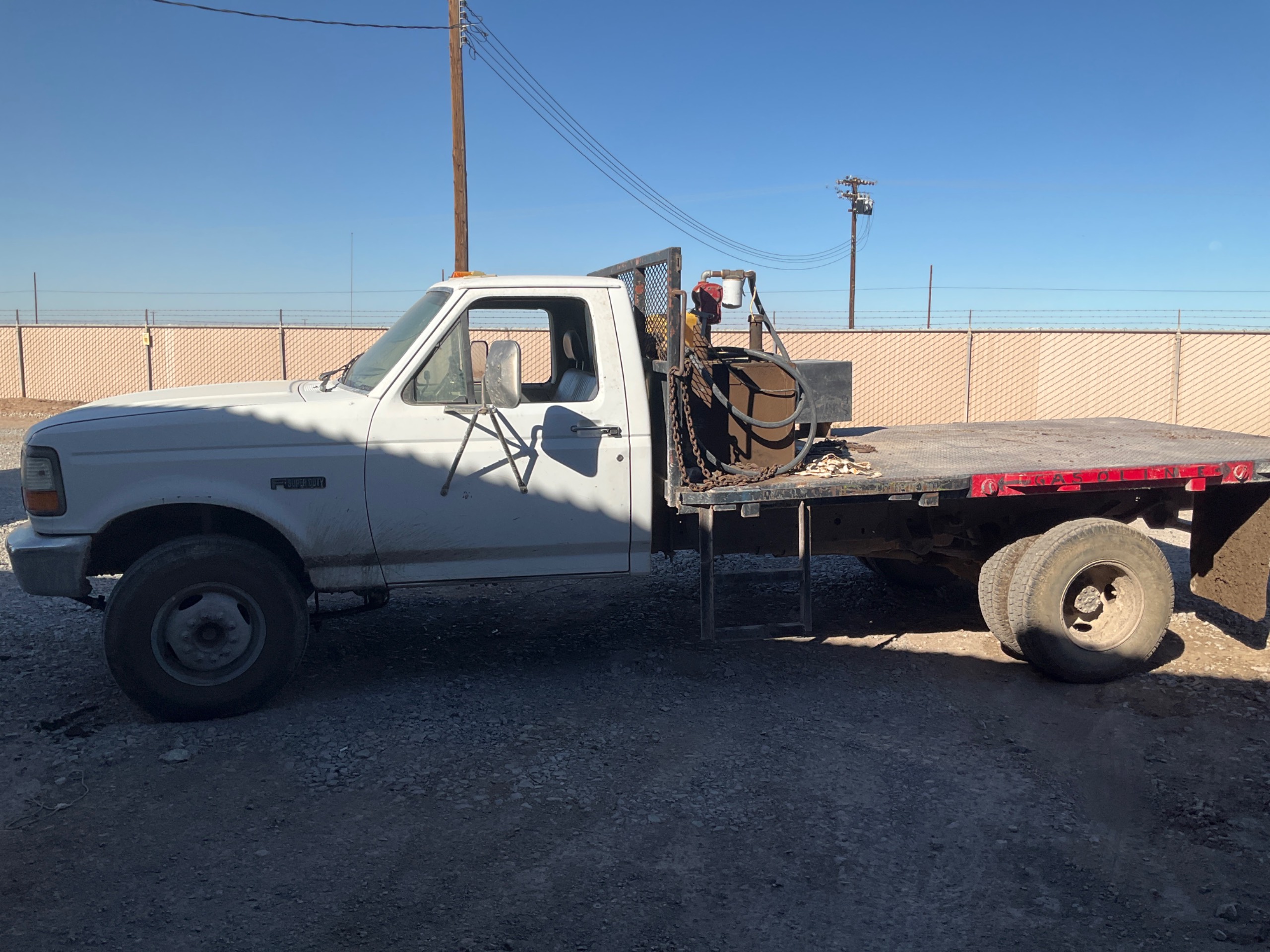 1995 FORD FORD F-SUPER DUTY FLATBED TRUCK - undefined