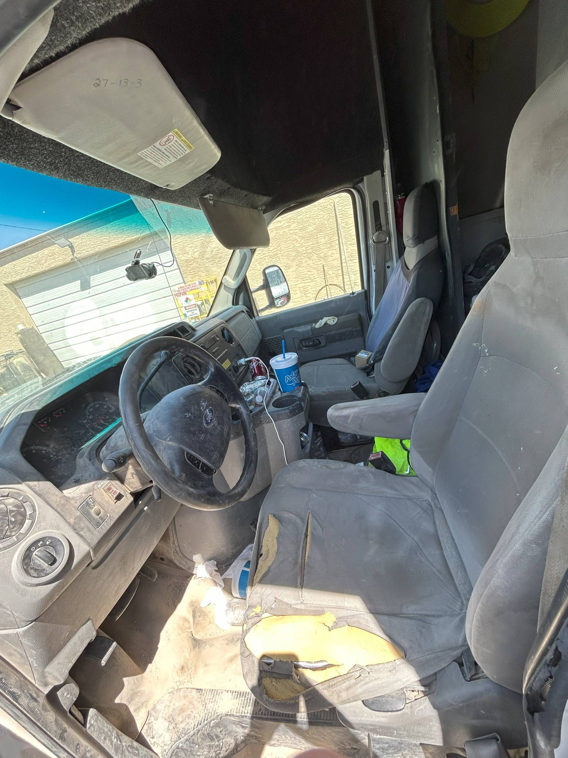 2011 FORD E-450 BOX TRUCK - undefined