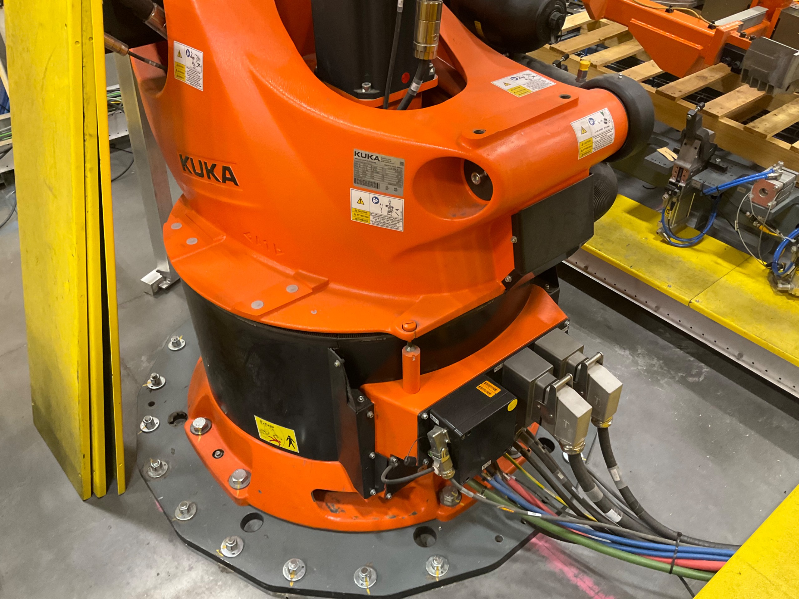 2021 KUKA KR 500 R2830 ROBOT & CONTROLLER ASSEMBLY - undefined