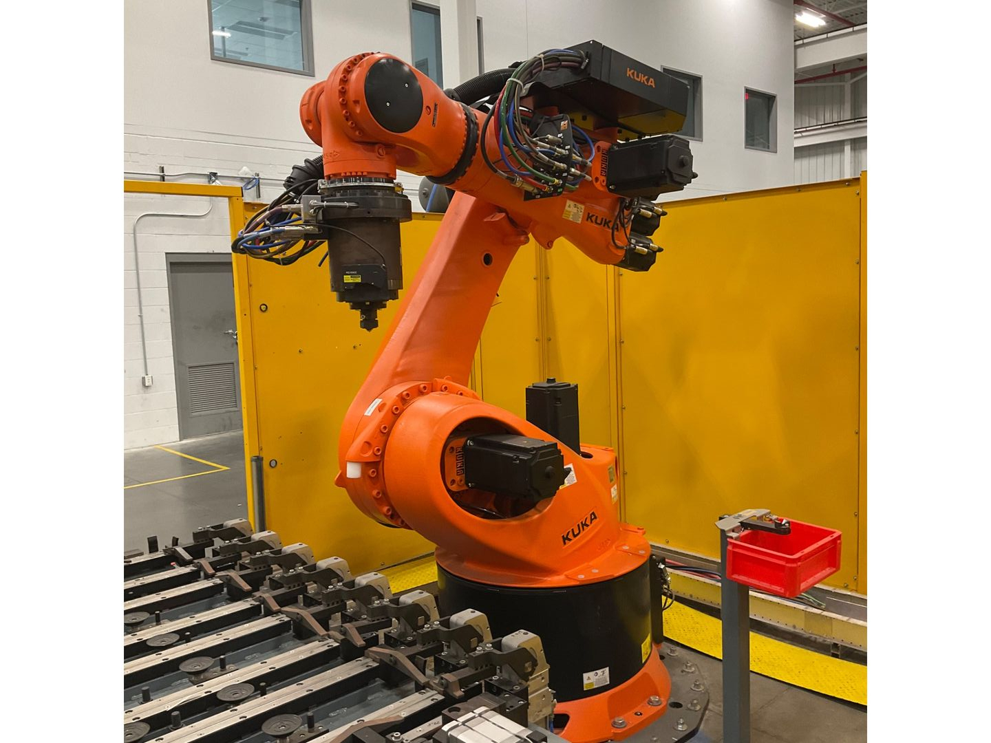 2021 KUKA KR 500 R2830 ROBOT & CONTROLLER ASSEMBLY - undefined