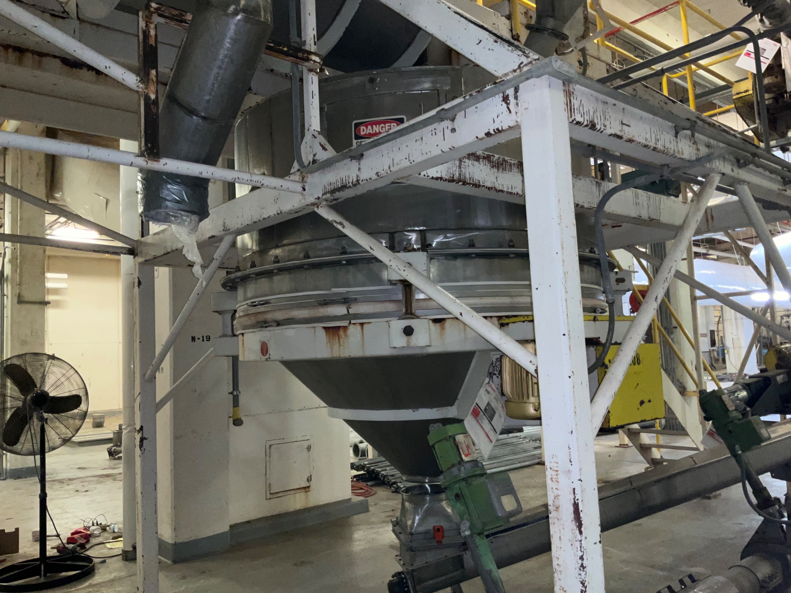 1984 VIBRANETIC LBH-7 VIBRATORY STORAGE TANK - undefined