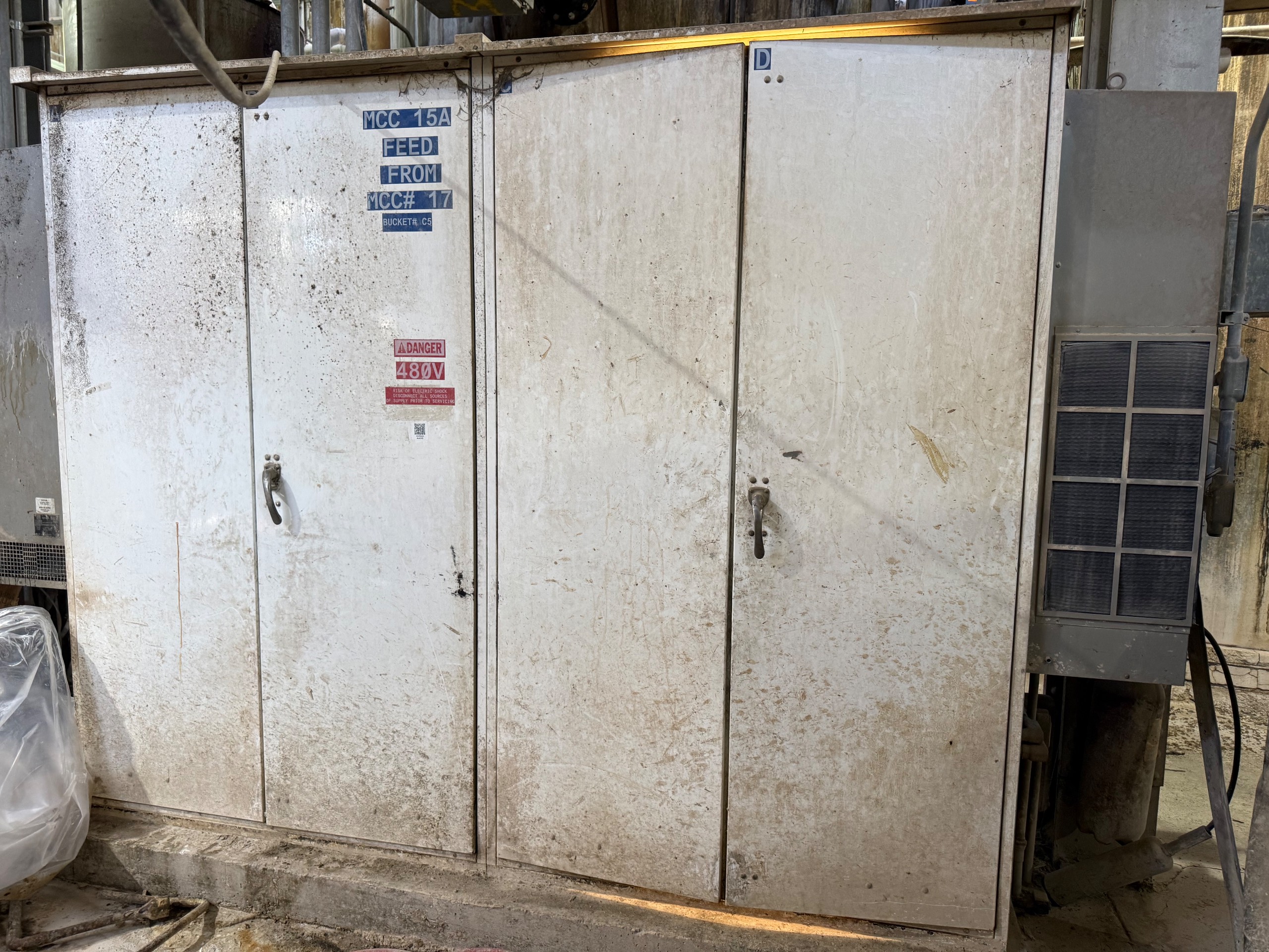 BULK QTY OF ALLEN BRADLEY CENTERLINE 2100 MCC, 4 SECTIONS - undefined