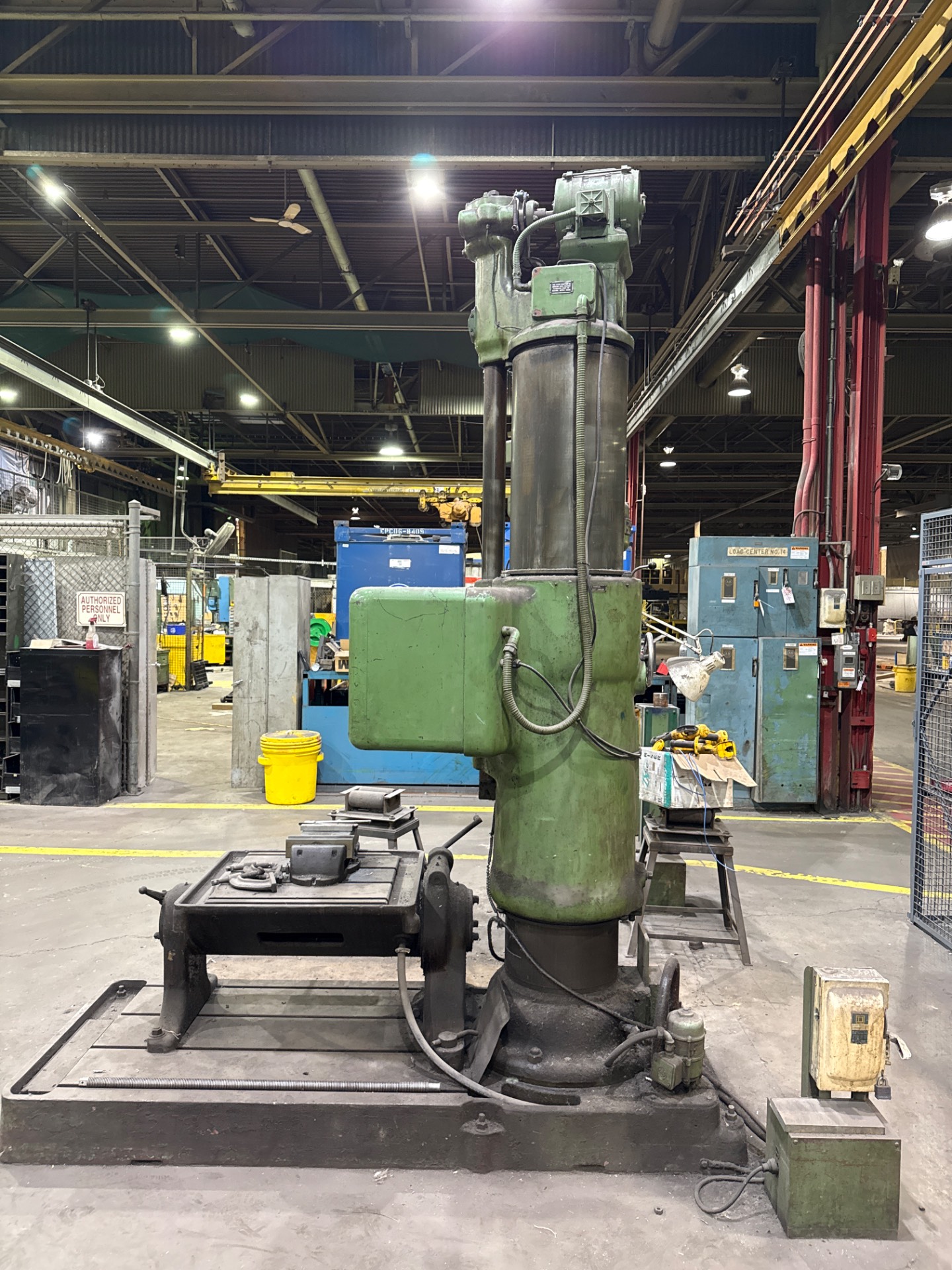 JAMES ARCHDALE & CO. RADIAL ARM DRILLING MACHINE, 5.2 HP, 550V, 5 SPINDLE SPEEDS, 4 FEED RATES - undefined