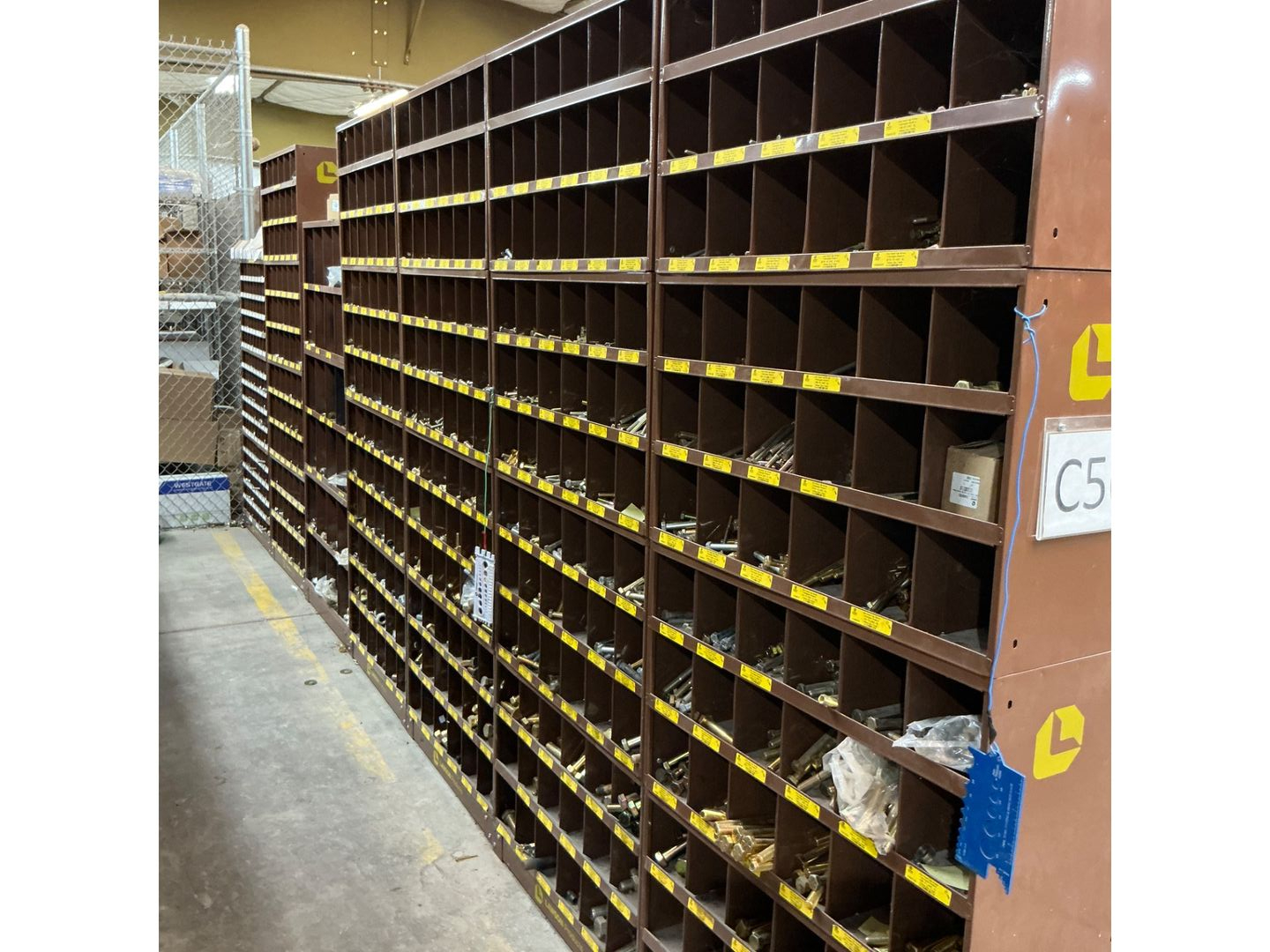 BULK QTY OF INDUSTRIAL FASTENERS - undefined