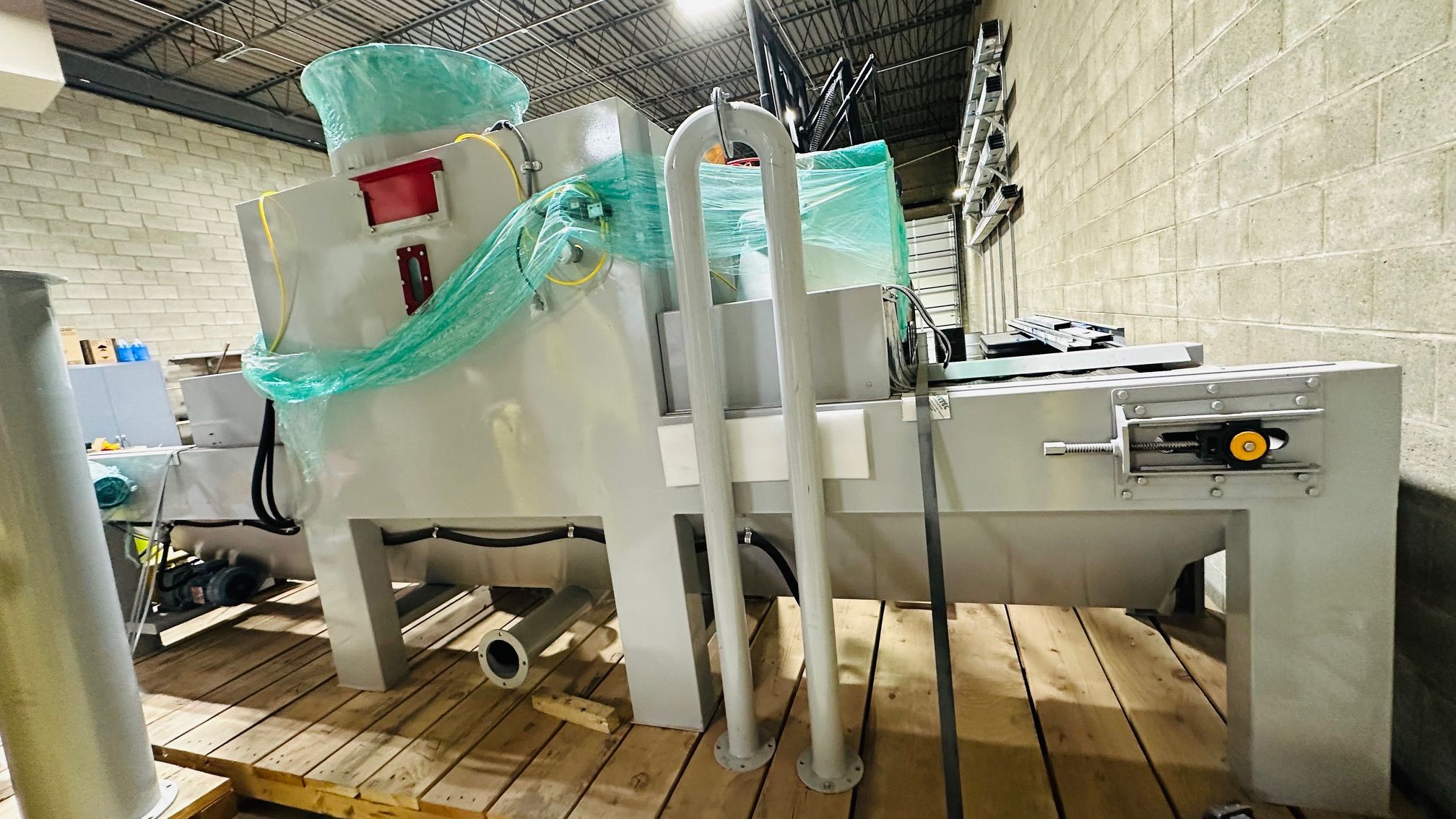 2021 GROWELL VIETNAM GSS-1000-8SG CONVEYOR SAND BLASTING MACHINE - undefined
