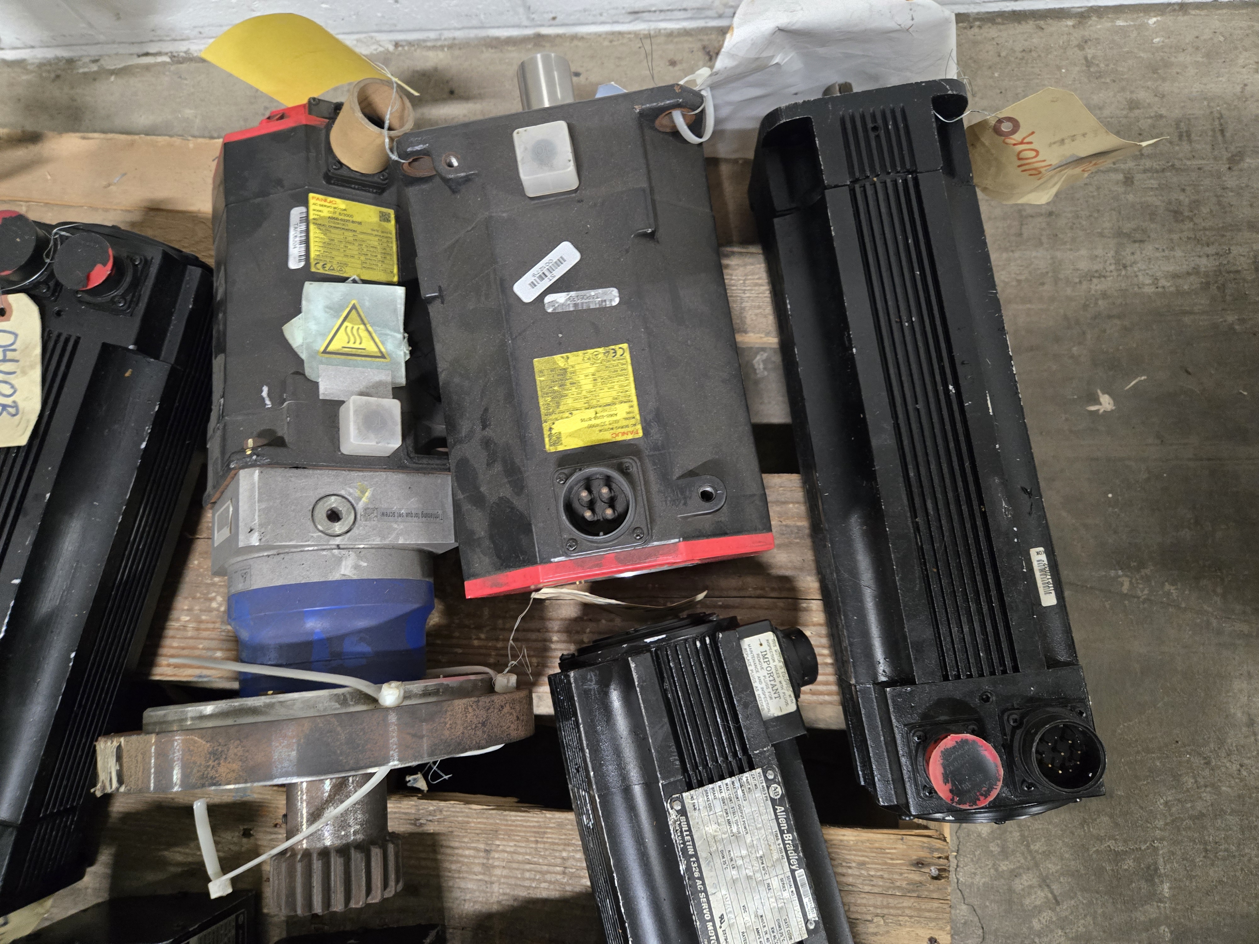 BULK QTY OF FANUC & ALLEN-BRADLEY SERVO MOTORS - undefined