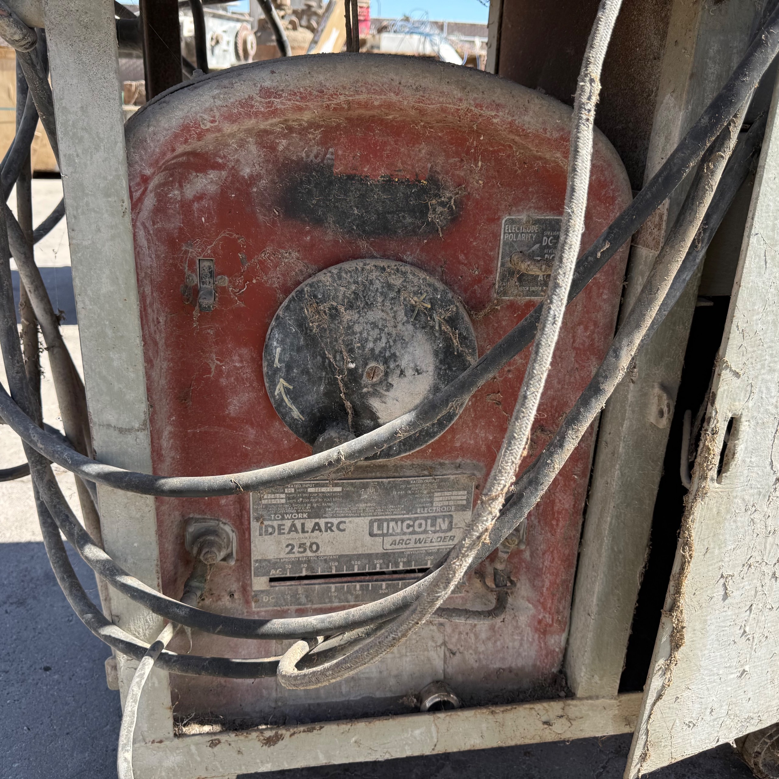 LINCOLN IDEALARC 250 ARC WELDER - undefined