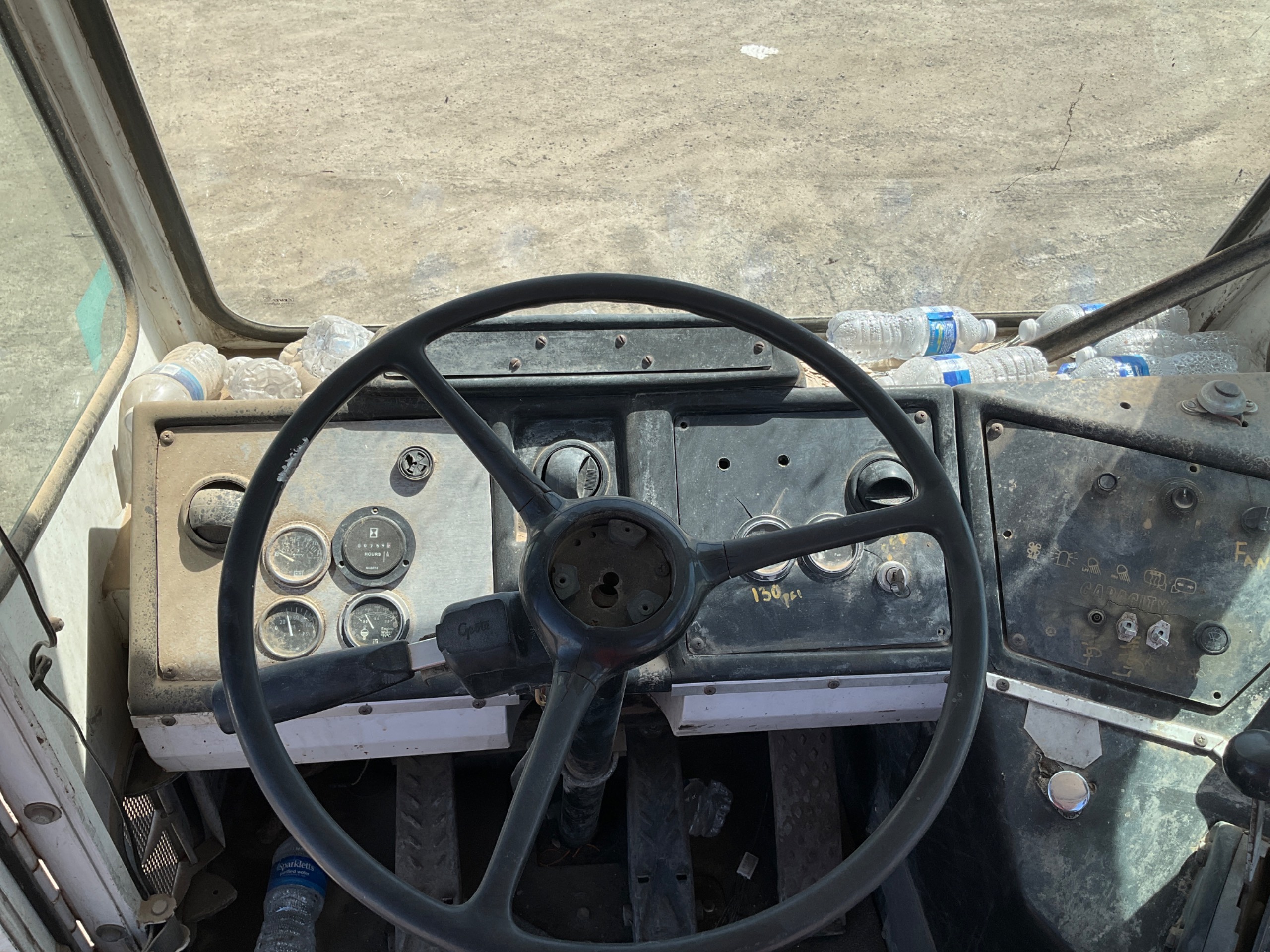 2000 CAPACITY TRUCKS TJ5000 UTILITY TRUCK - undefined