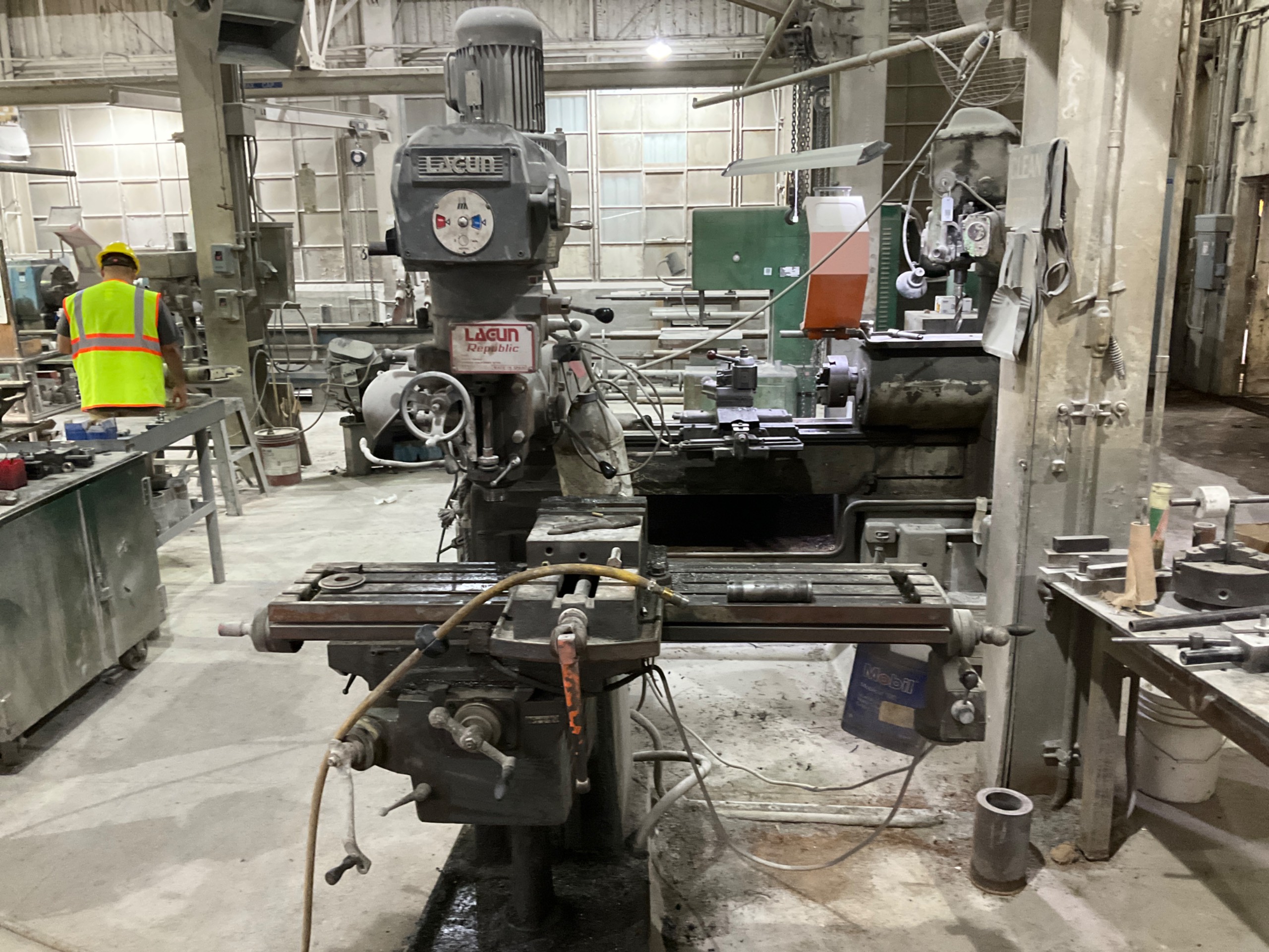 LAGUN FTV-2S VERTICAL MILLING MACHINE - undefined