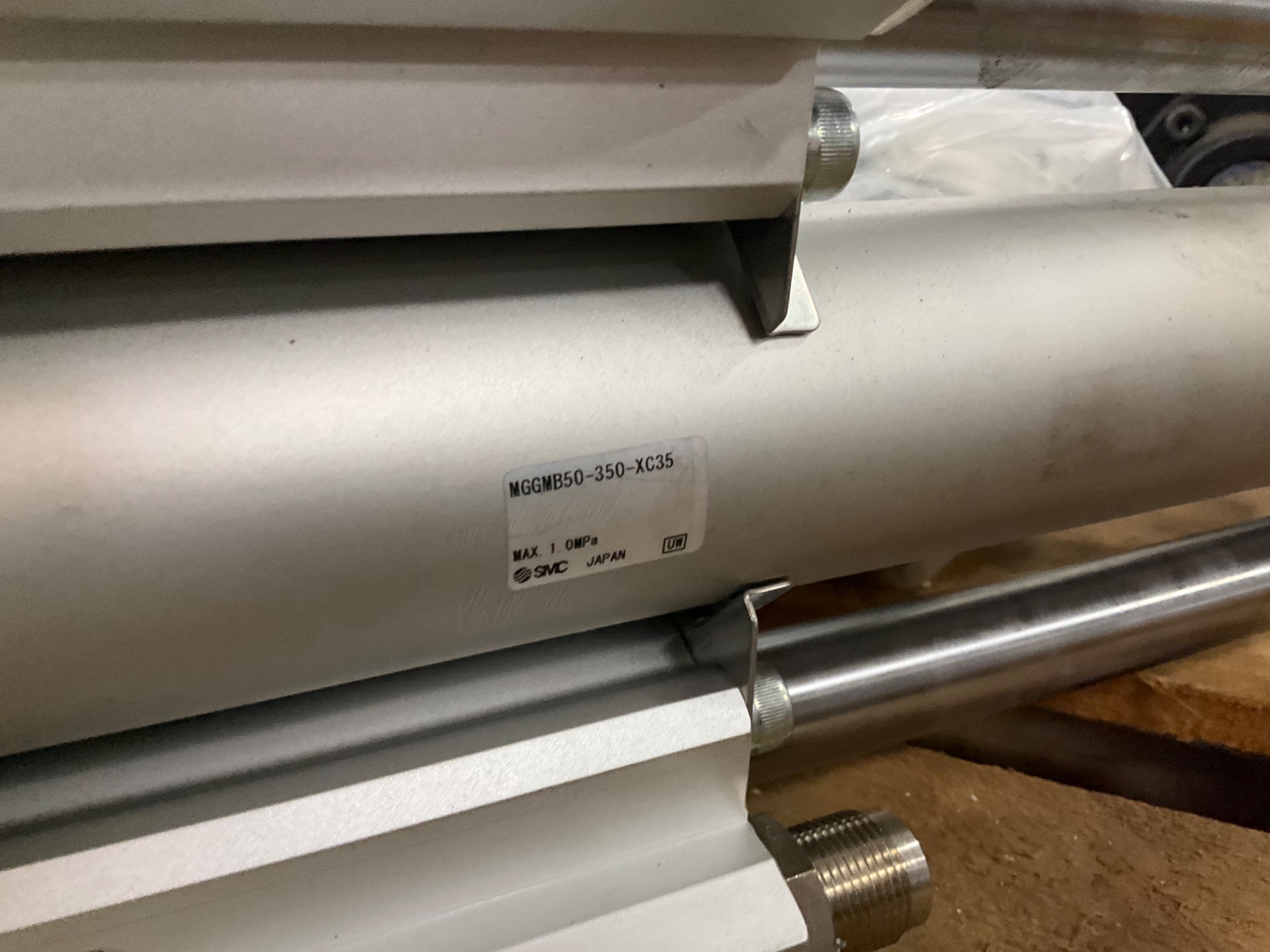 BULK LIST OF HYDRAULIC & PNEUMATIC CYLINDERS - undefined