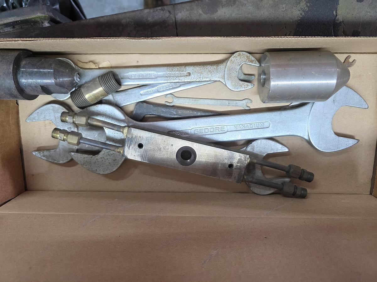 1982 AVNET H20E DIE CASTING MACHINE - undefined