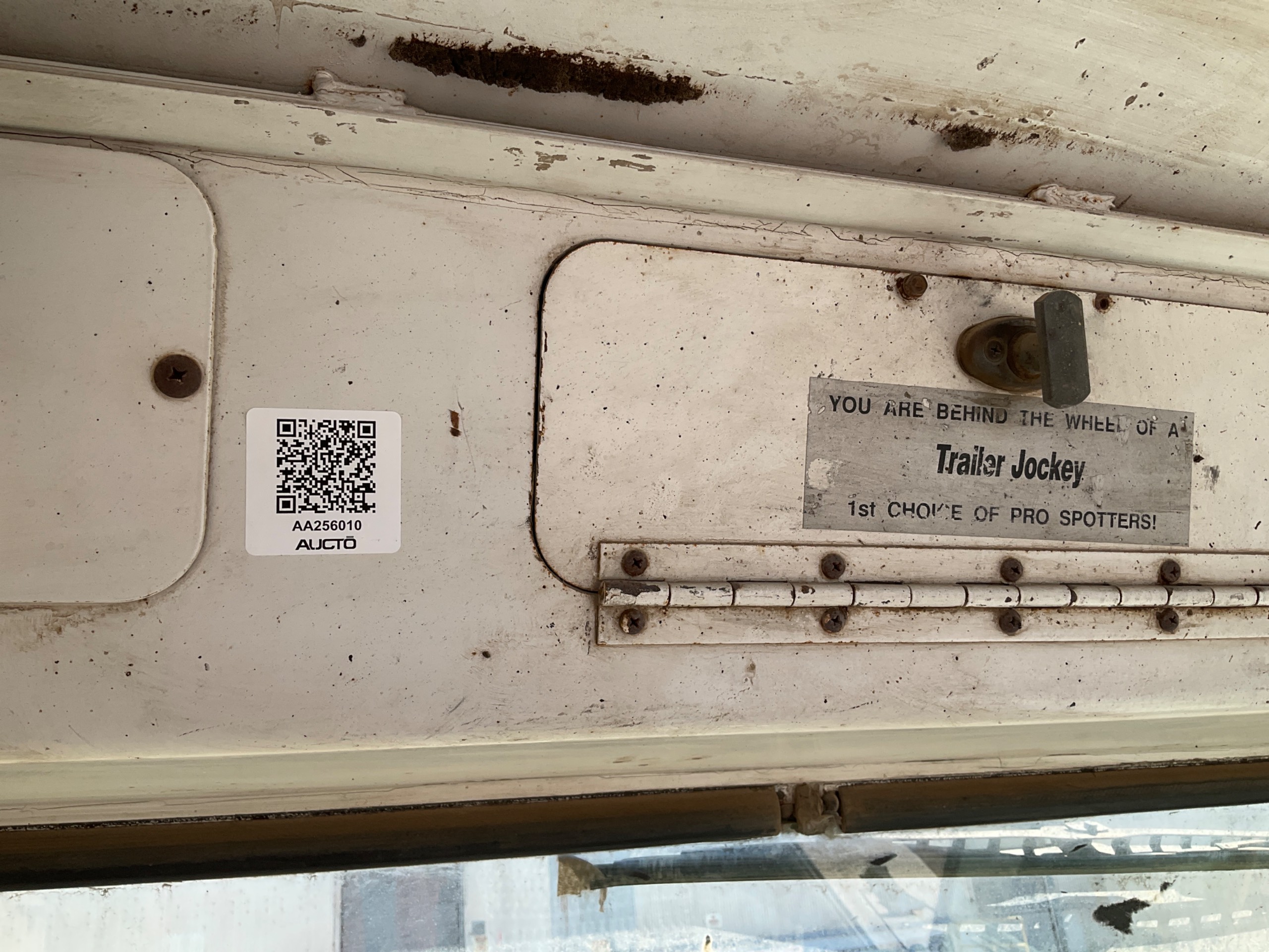 2000 CAPACITY TRUCKS TJ5000 UTILITY TRUCK - undefined