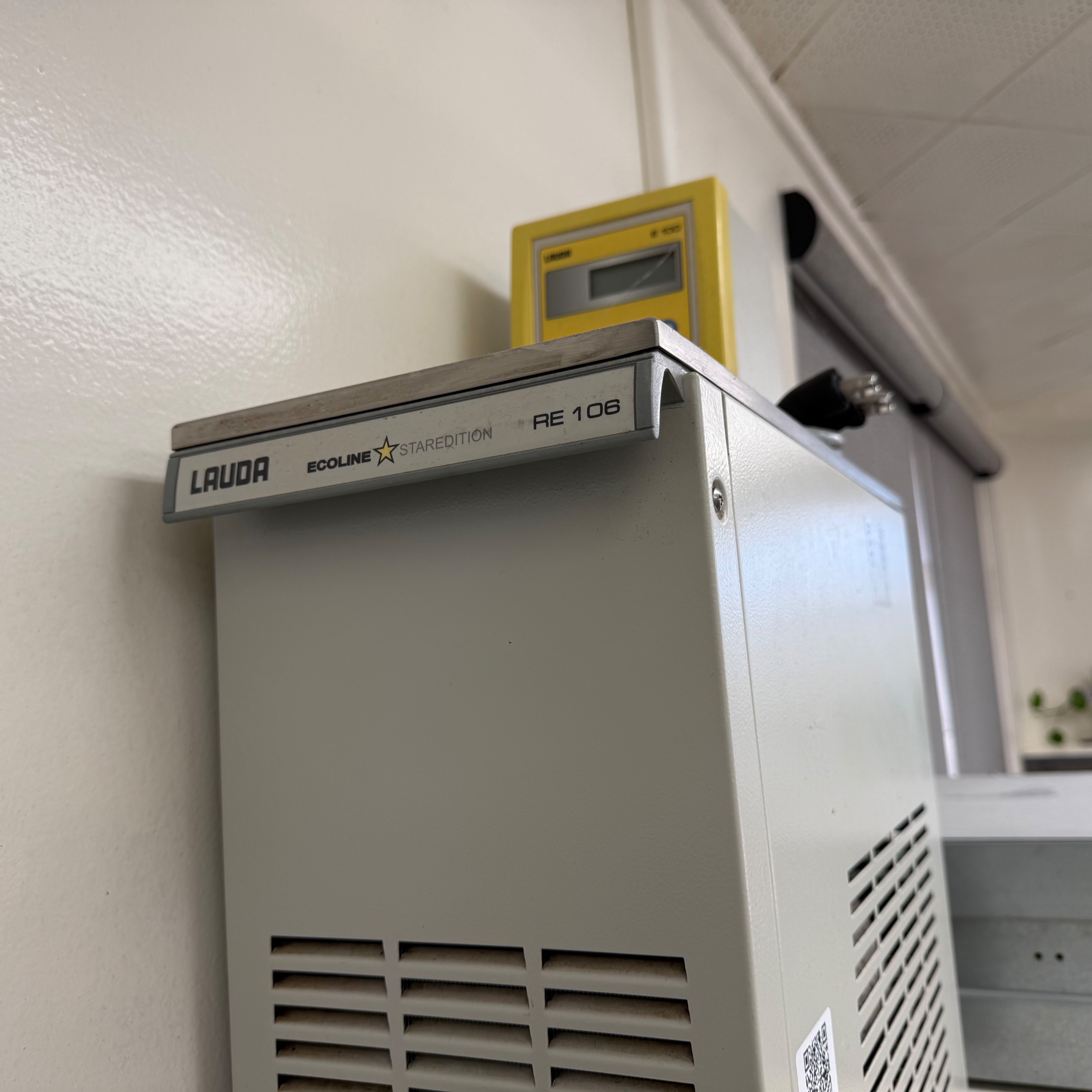 LAUDA RE106 RECIRCULATING CHILLER - undefined
