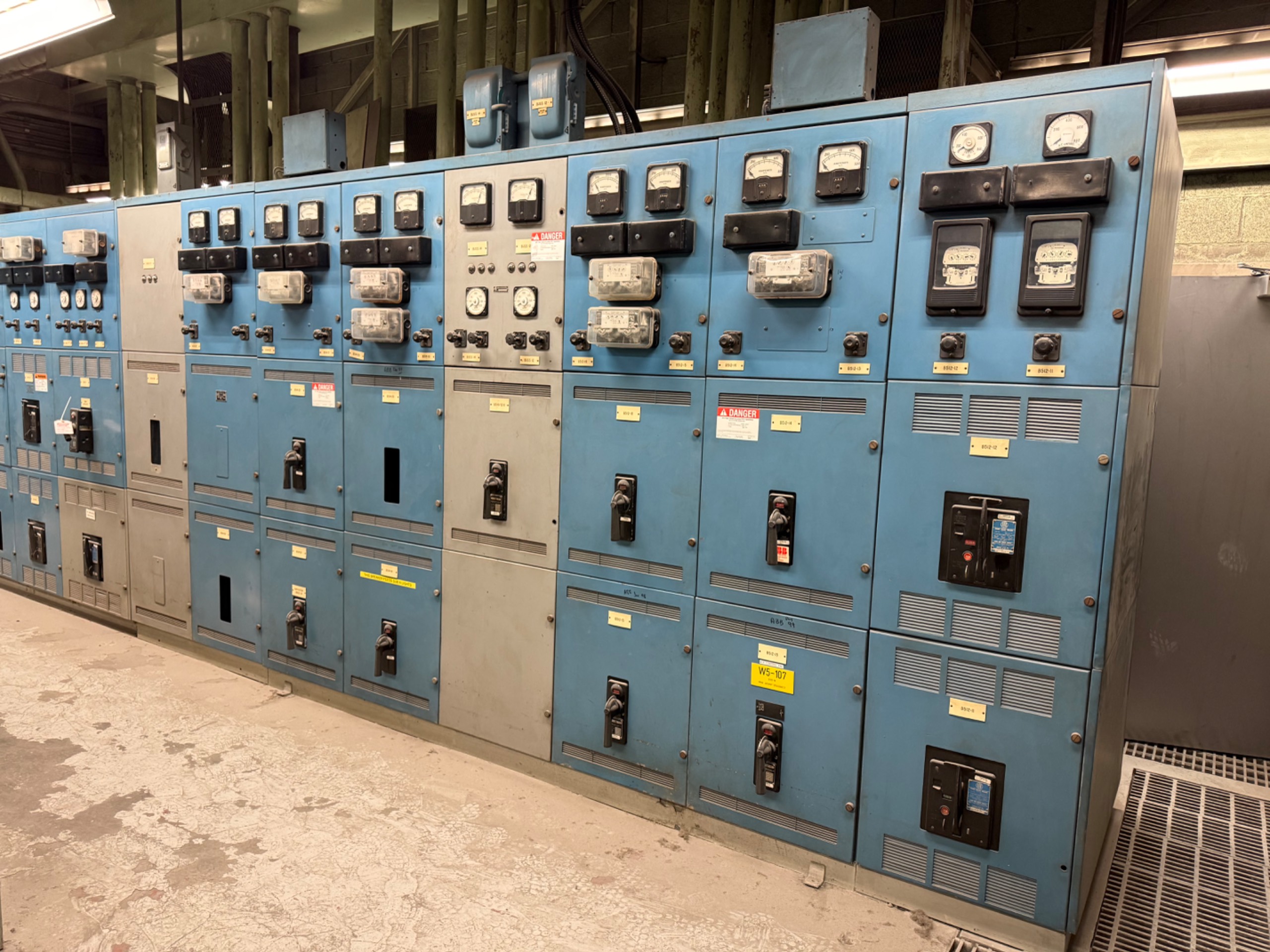 BULK QTY OF ELECTRICAL ROOM CONTENTS - undefined