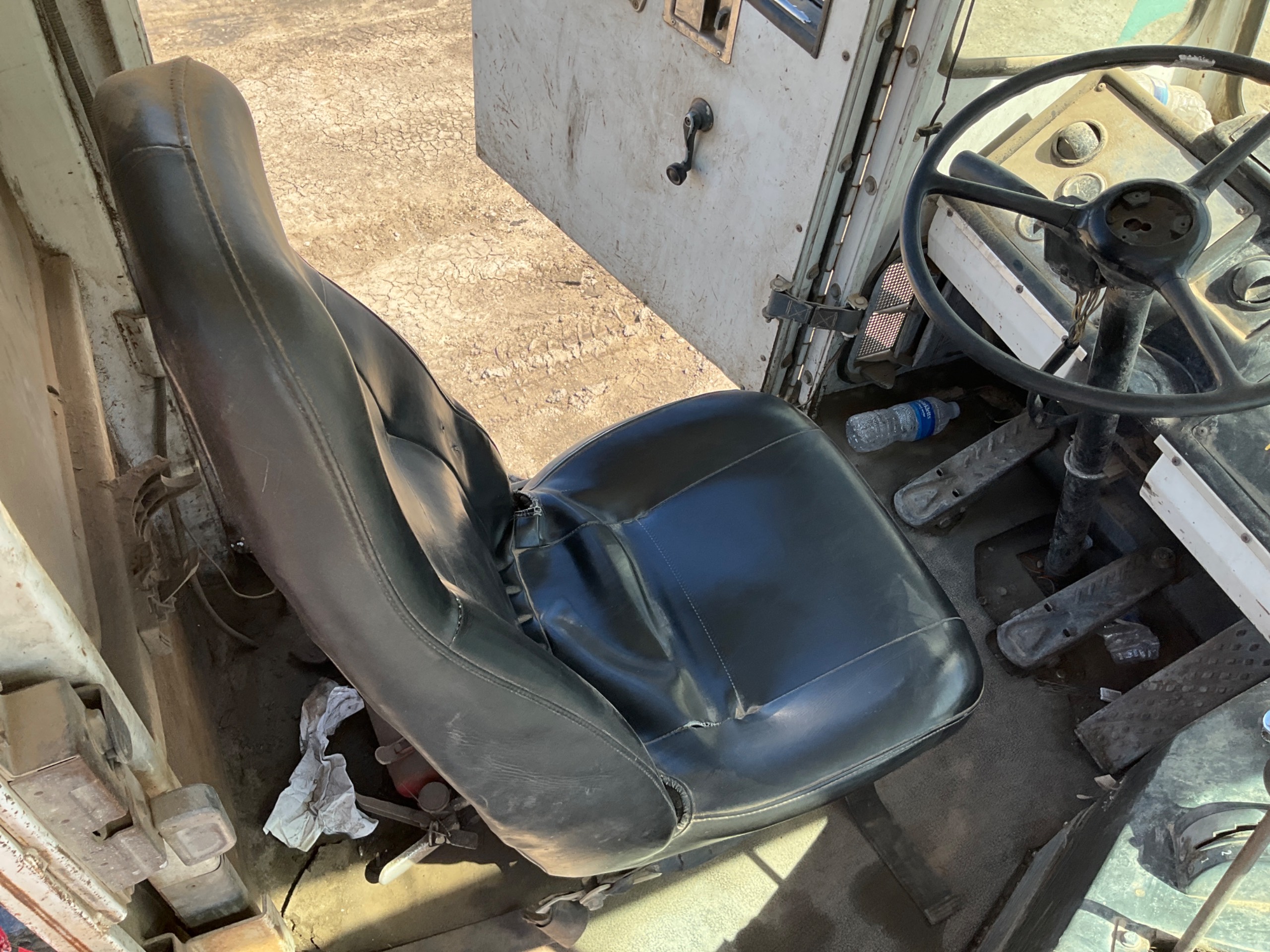 2000 CAPACITY TRUCKS TJ5000 UTILITY TRUCK - undefined