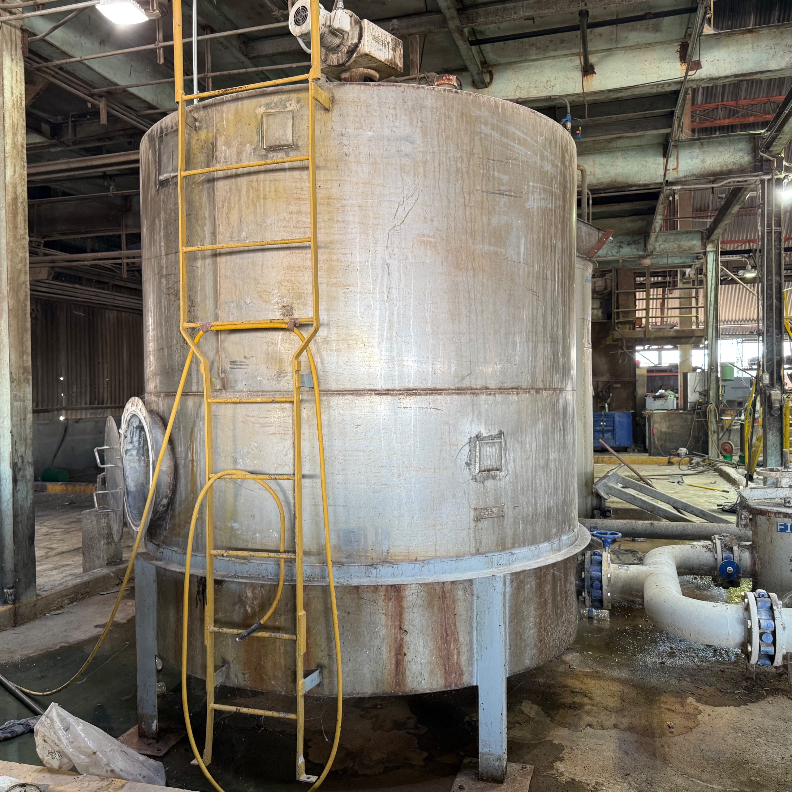 QTY 2: STAINLESS STEEL TANKS - undefined