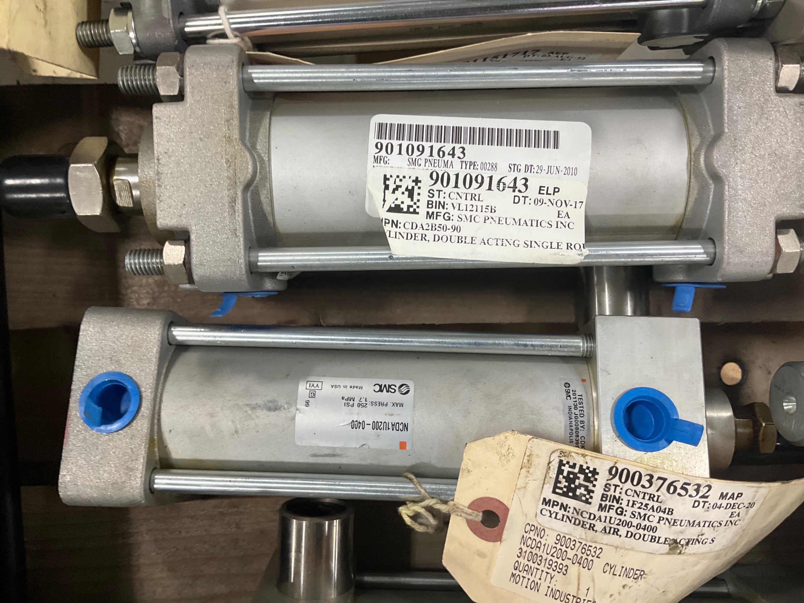 BULK QTY OF PNEUMATIC & HYDRAULIC CYLINDERS - undefined