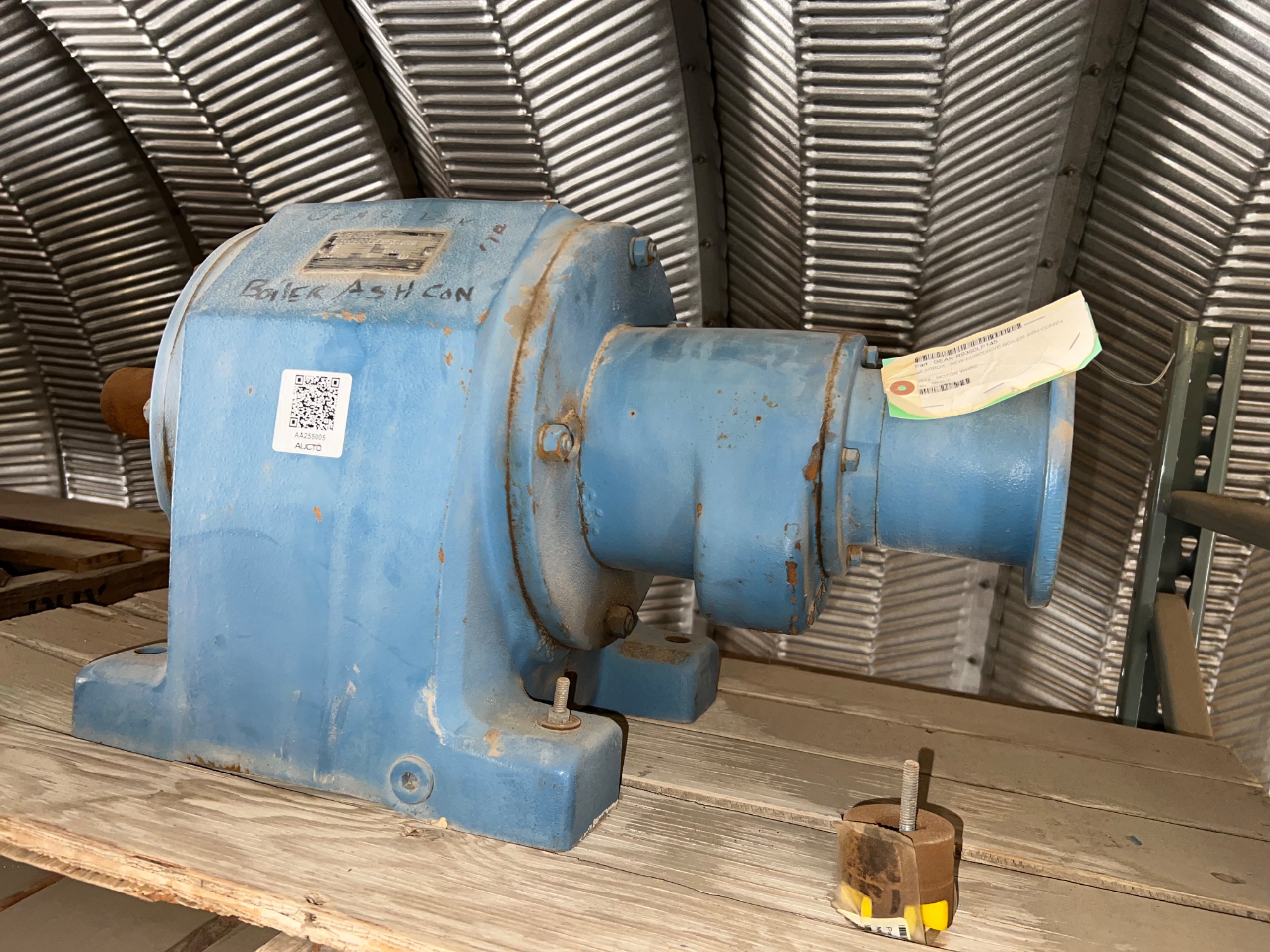 SEW-EURODRIVE R93 60LF145 GEAR REDUCER - undefined