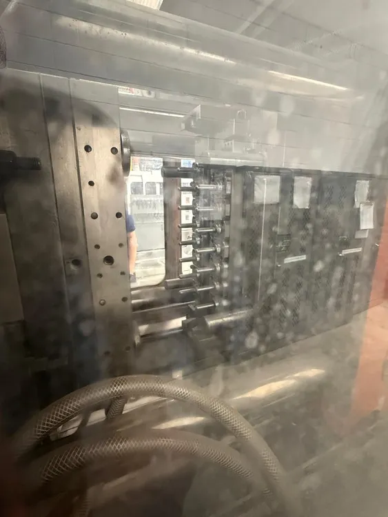 2010 HUAHONG HR220L PLASTIC INJECTION MOLDING MACHINE, 220T CLAMP, 45MM SCREW - undefined