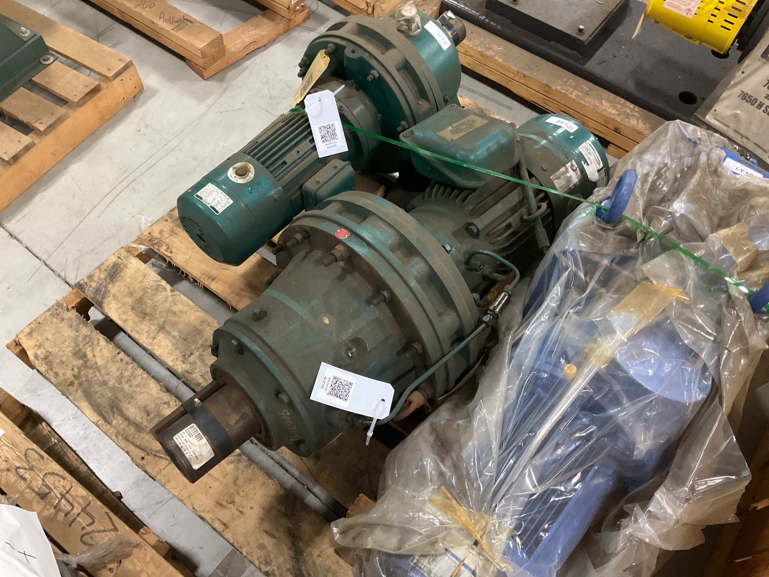 SUMITOMO MOTOR & GEARBOX ASSEMBLY - undefined