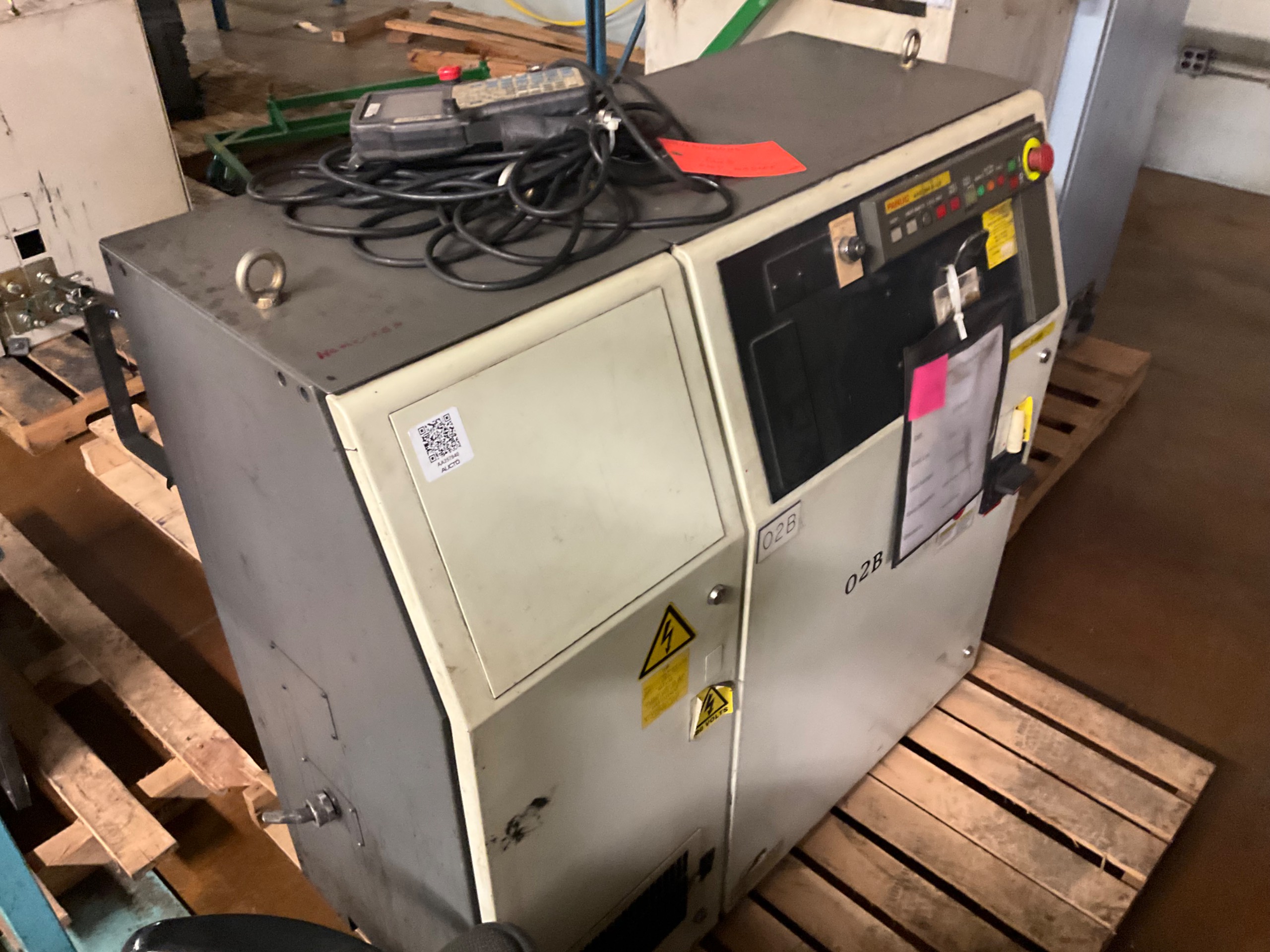 2000 FANUC R-J3 ROBOT CONTROLLER - undefined