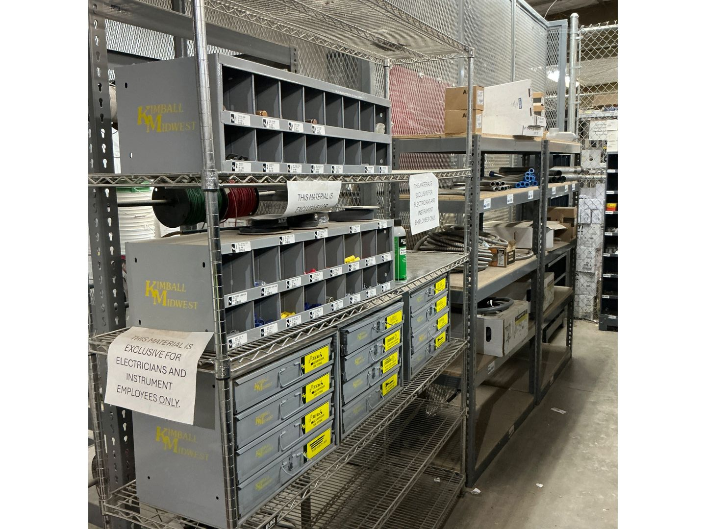 BULK QTY OF INDUSTRIAL FASTENERS - undefined