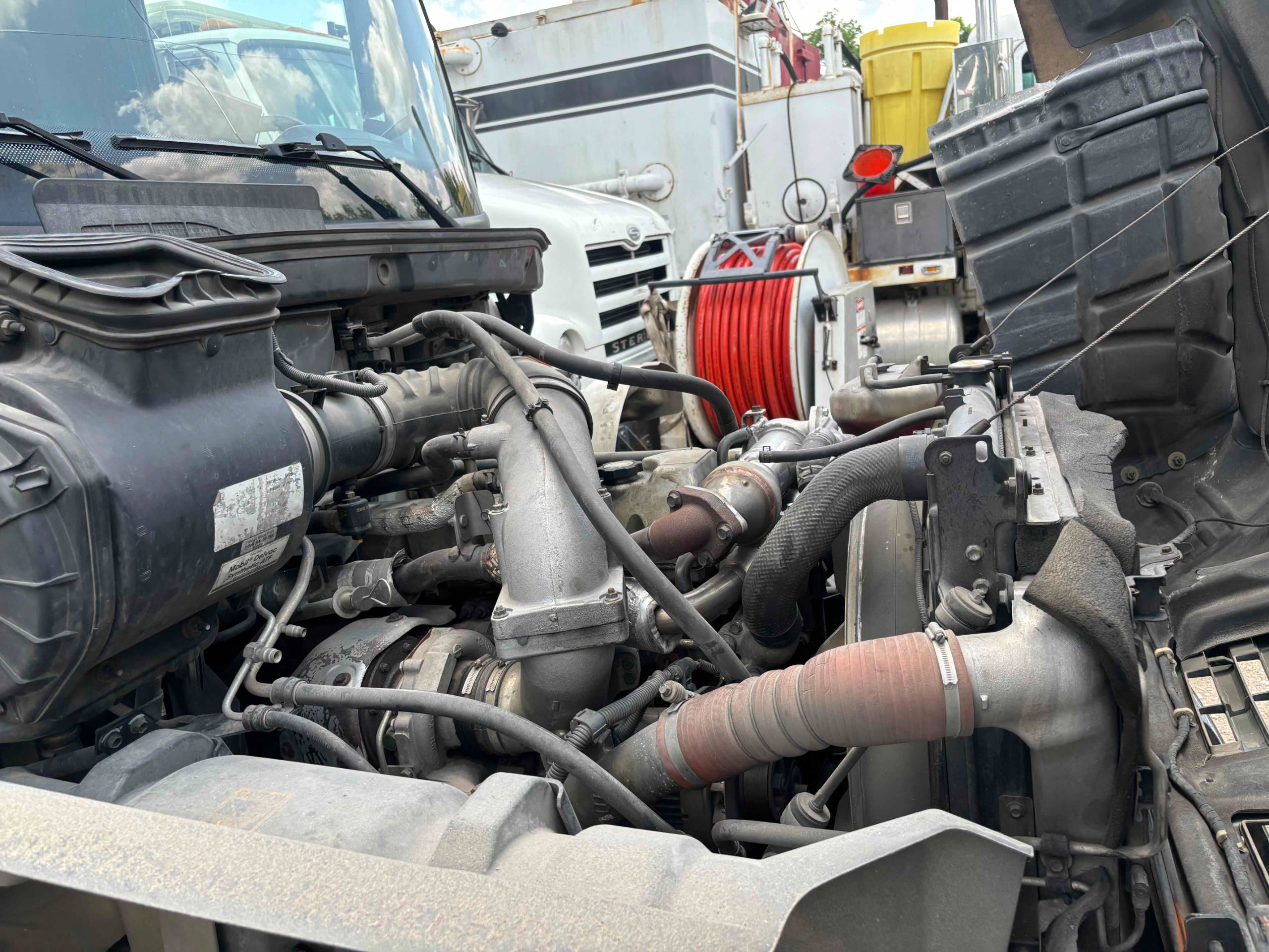 2010 HINO CONVENTIONAL BOX TRUCK - undefined