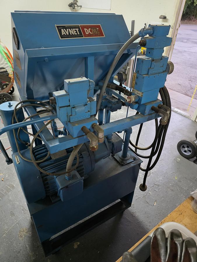 1982 AVNET H20E DIE CASTING MACHINE - undefined