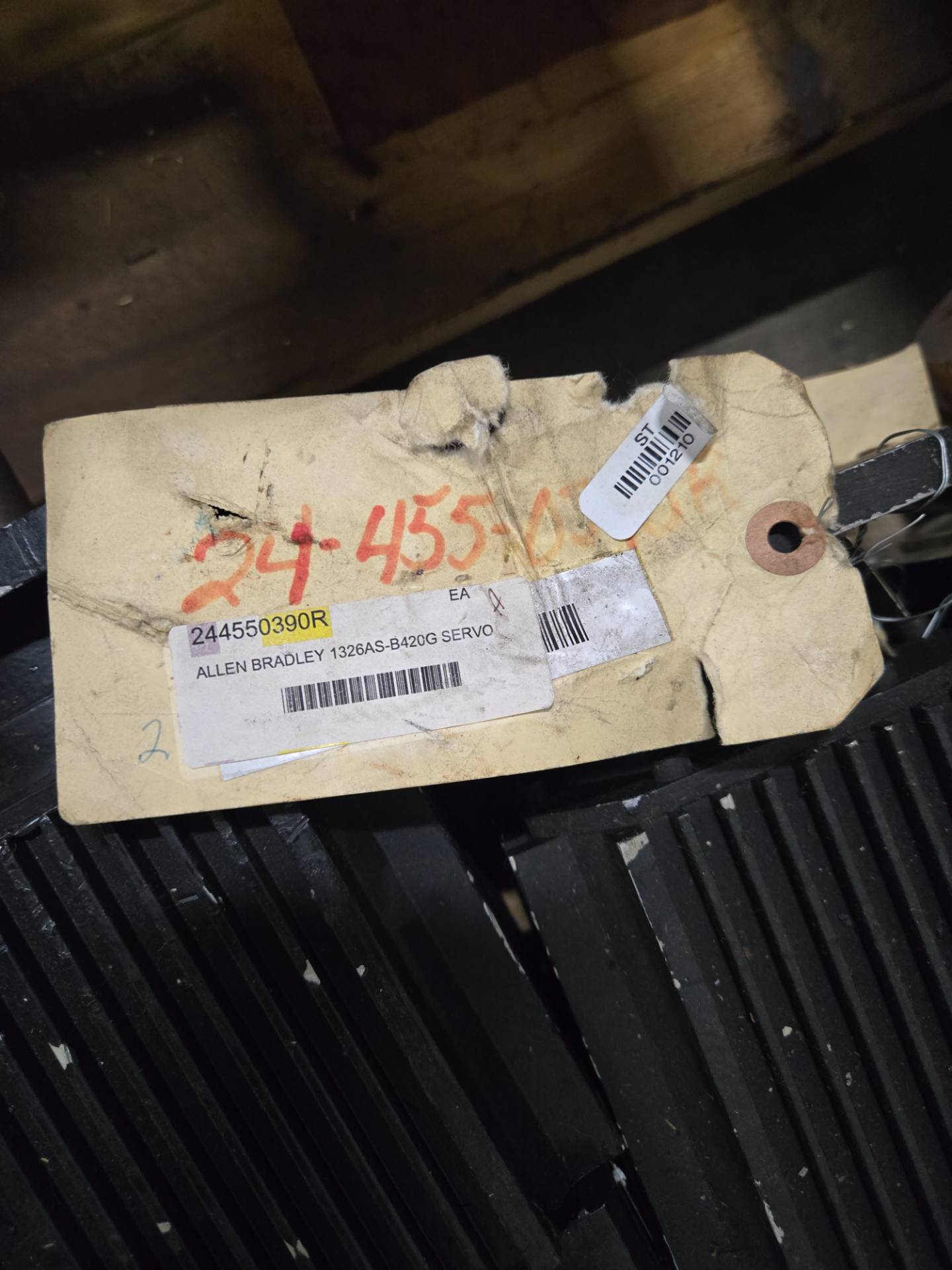 BULK QTY OF FANUC & ALLEN-BRADLEY SERVO MOTORS - undefined