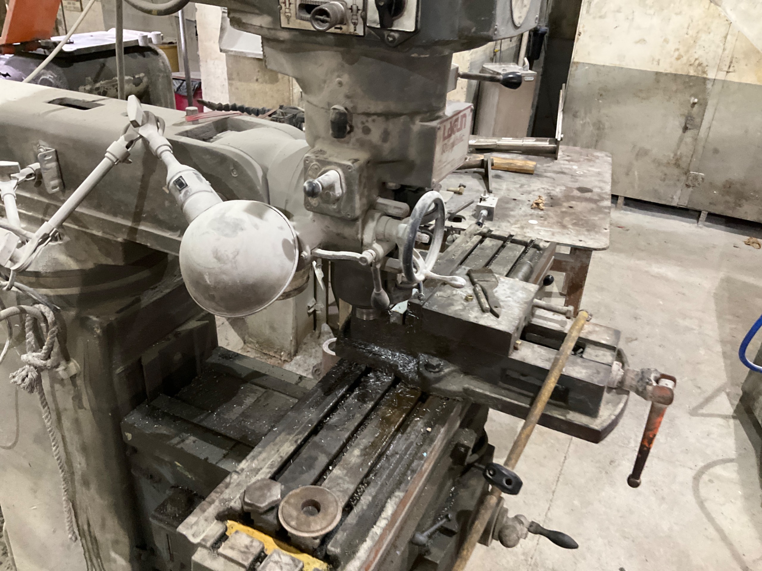 LAGUN FTV-2S VERTICAL MILLING MACHINE - undefined