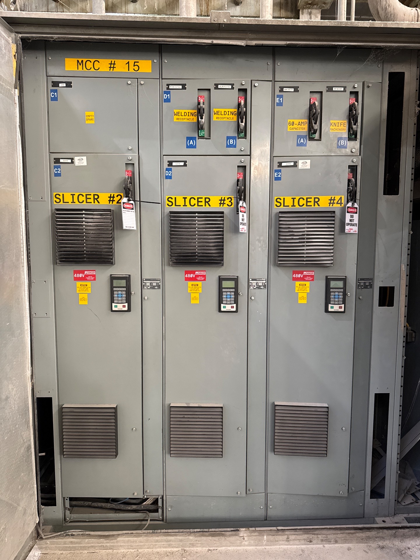 BULK QTY OF ALLEN BRADLEY 2100 CENTERLINE MCC, 10 SECTIONS - undefined