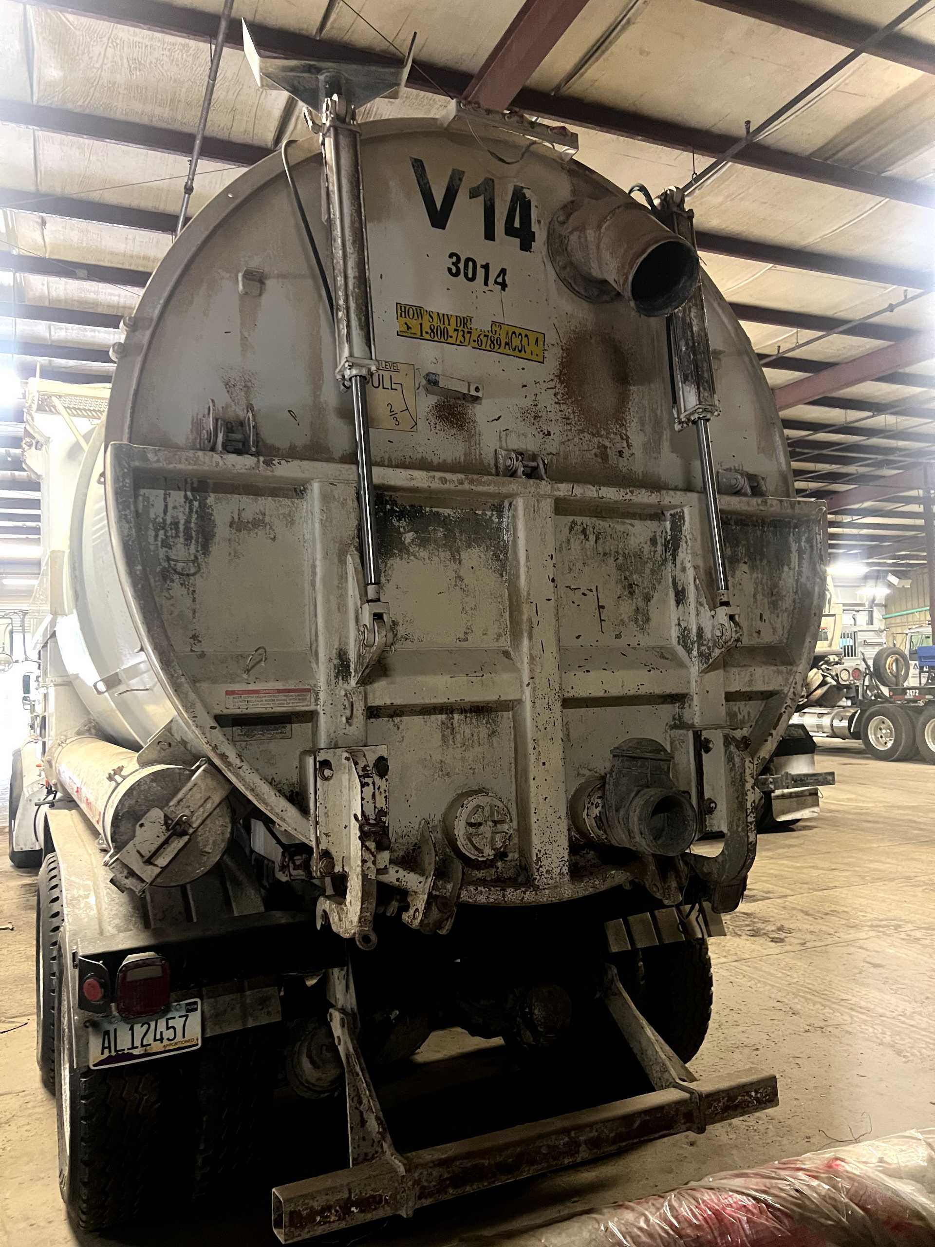 2011 SUPER PRODUCTS INDUSTRIAL VACUUM TRUCK - PETERBILT - undefined