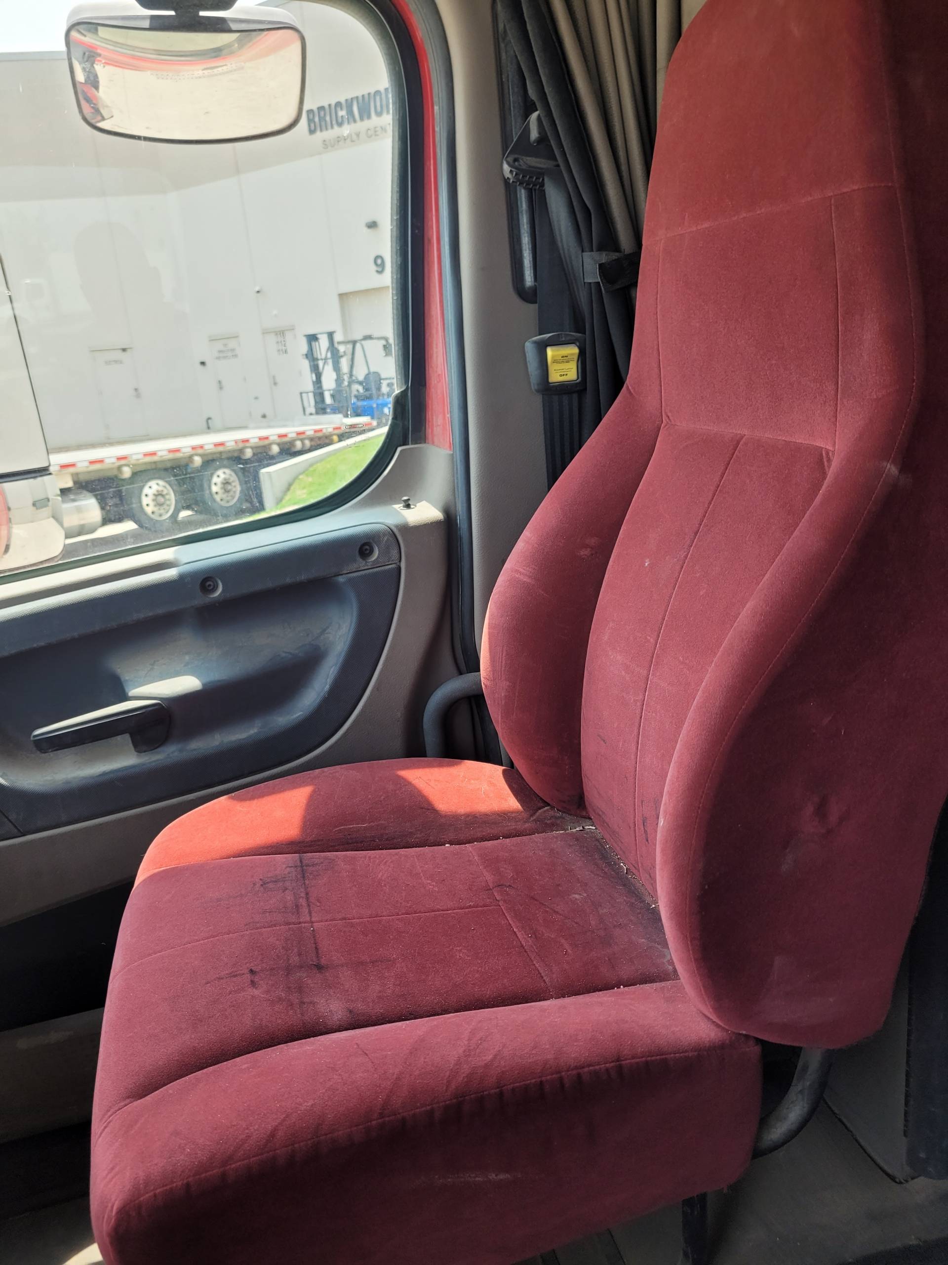 2013 FREIGHTLINER CASCADIA TRACTOR TRUCK - undefined
