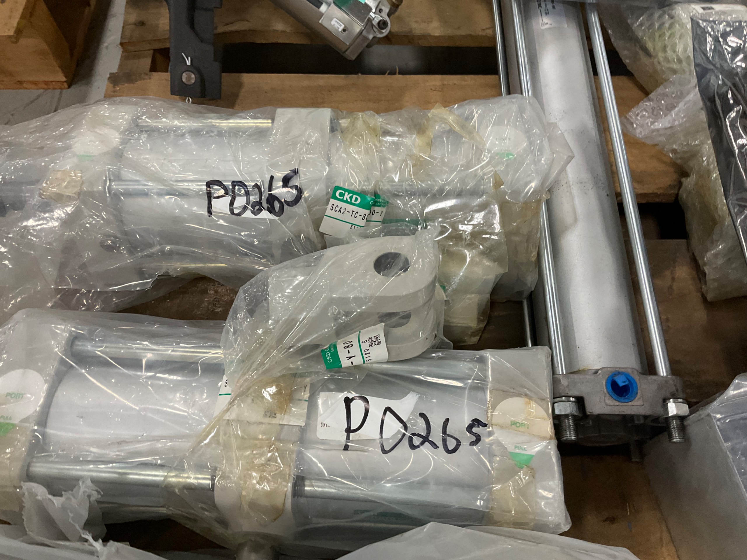 BULK LIST OF HYDRAULIC & PNEUMATIC CYLINDERS - undefined