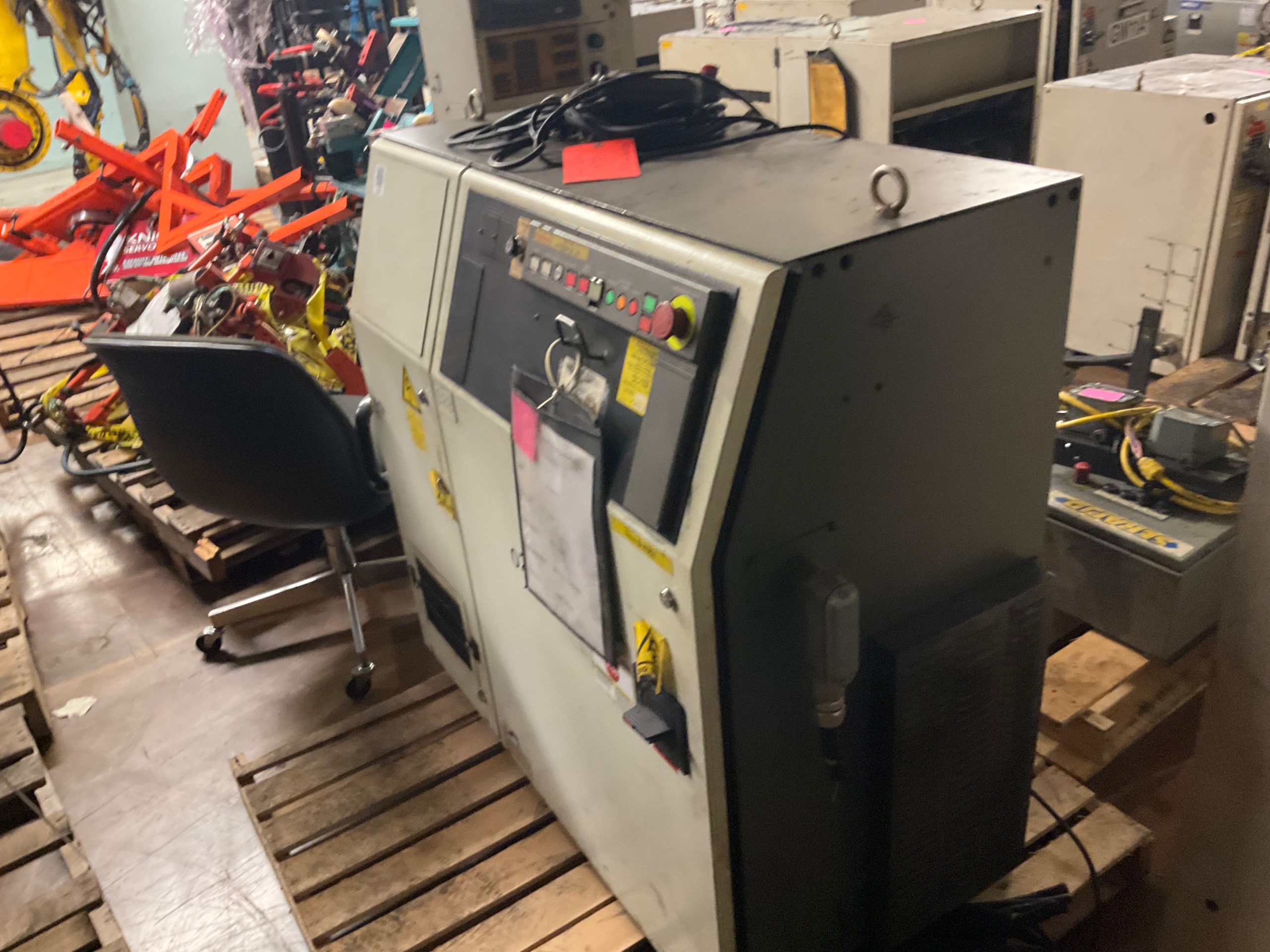 2000 FANUC R-J3 ROBOT CONTROLLER - undefined